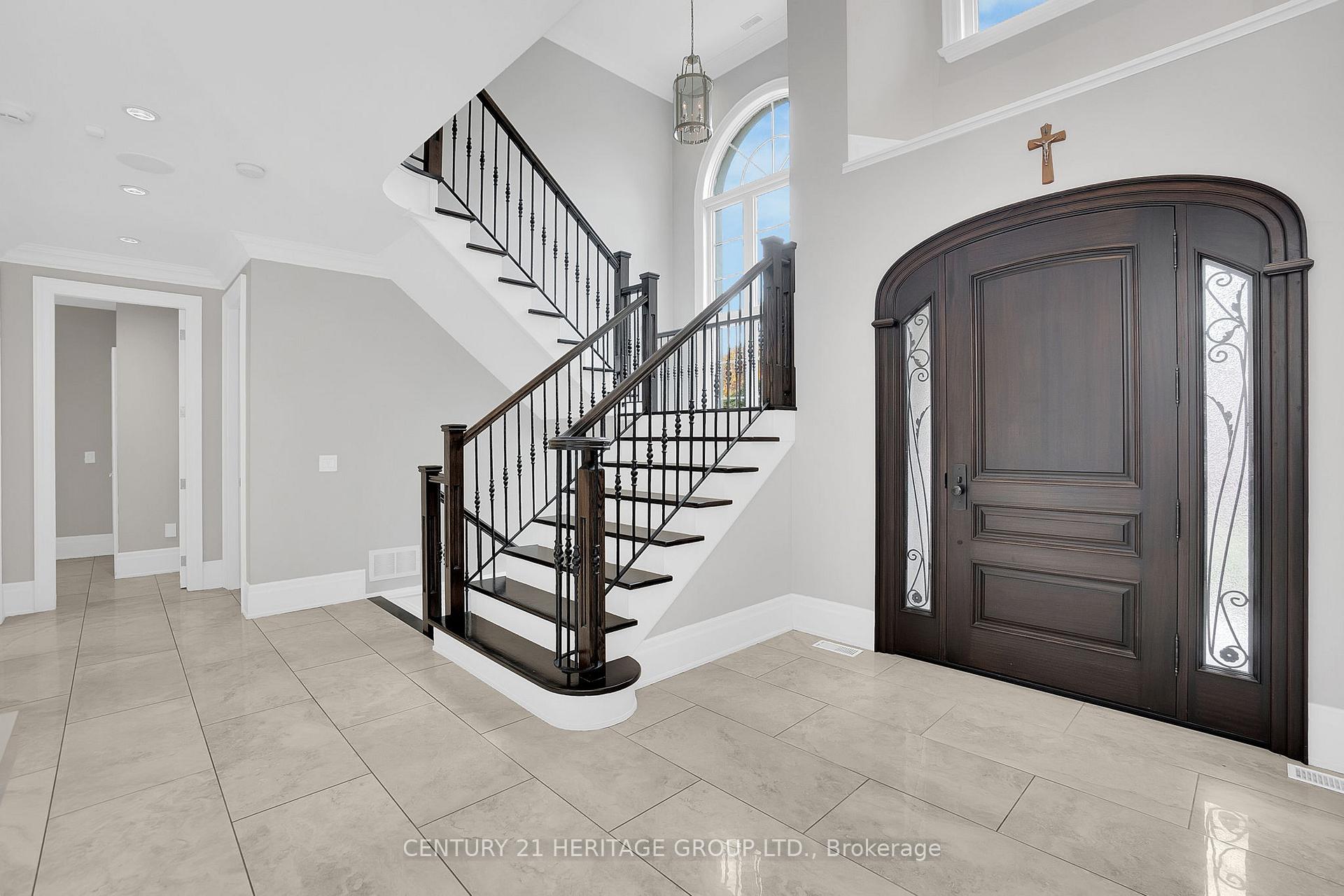 Photo 3 of 3 Curran Court, King, King City — HOMEH