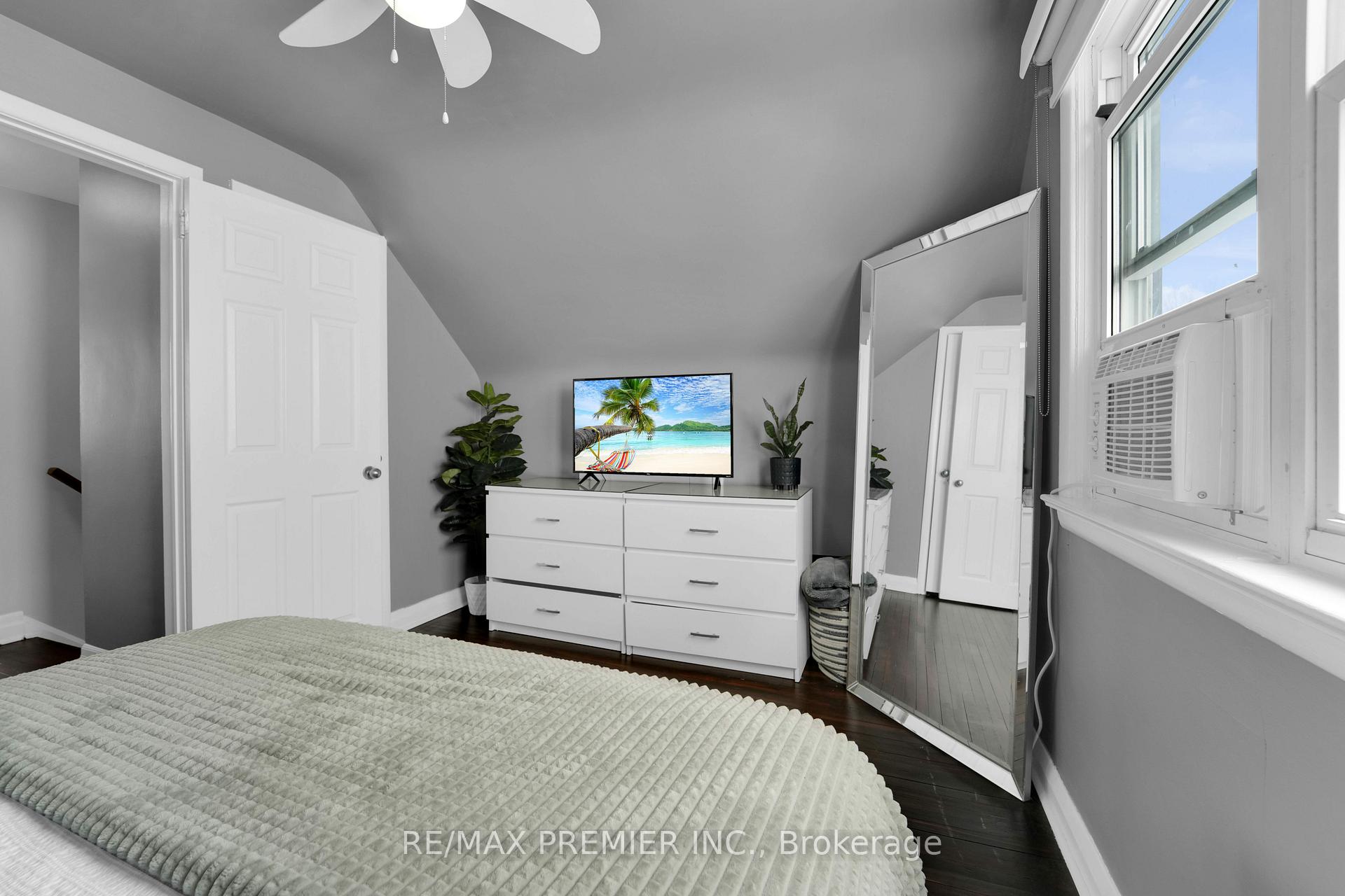 Photo 26 of 12 Burns Place, Hamilton, Raleigh — HOMEH