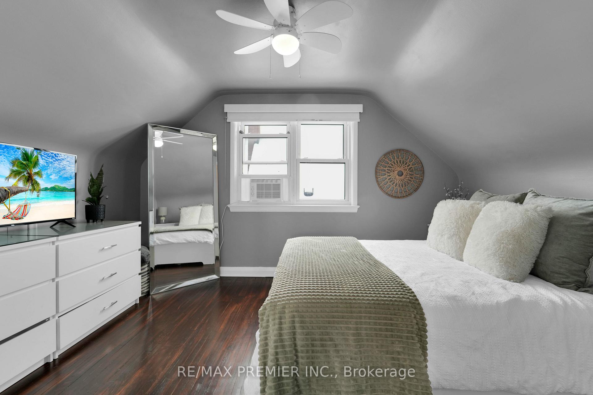 Photo 21 of 12 Burns Place, Hamilton, Raleigh — HOMEH
