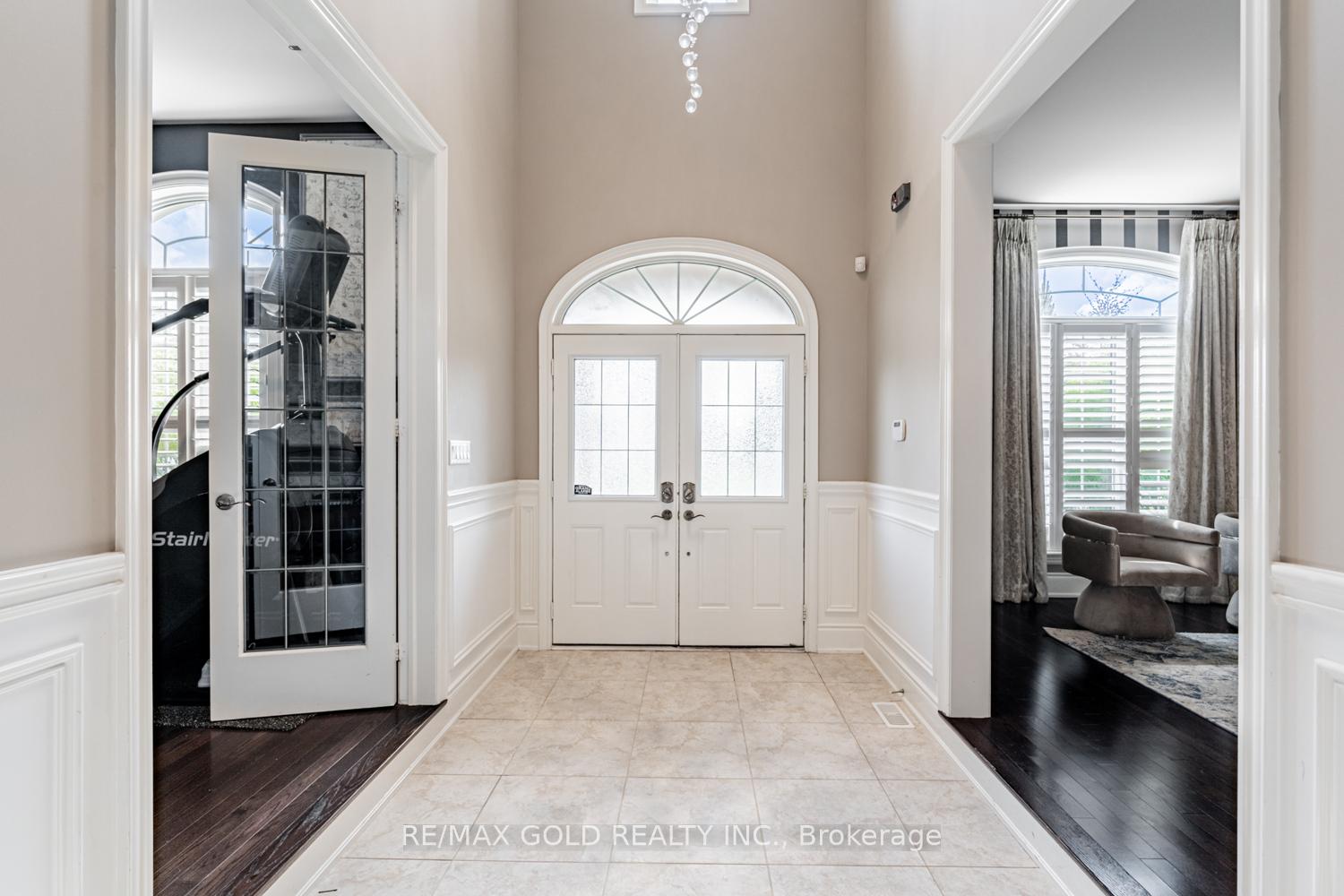 Photo 2 of 54 Viewmount Crescent, Brampton, Snelgrove — HOMEH