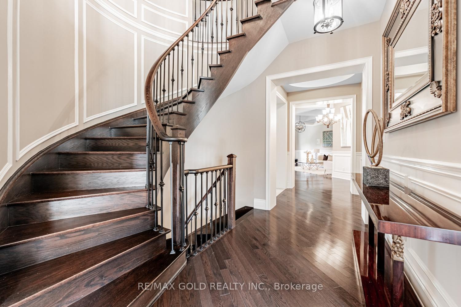 Photo 3 of 54 Viewmount Crescent, Brampton, Snelgrove — HOMEH