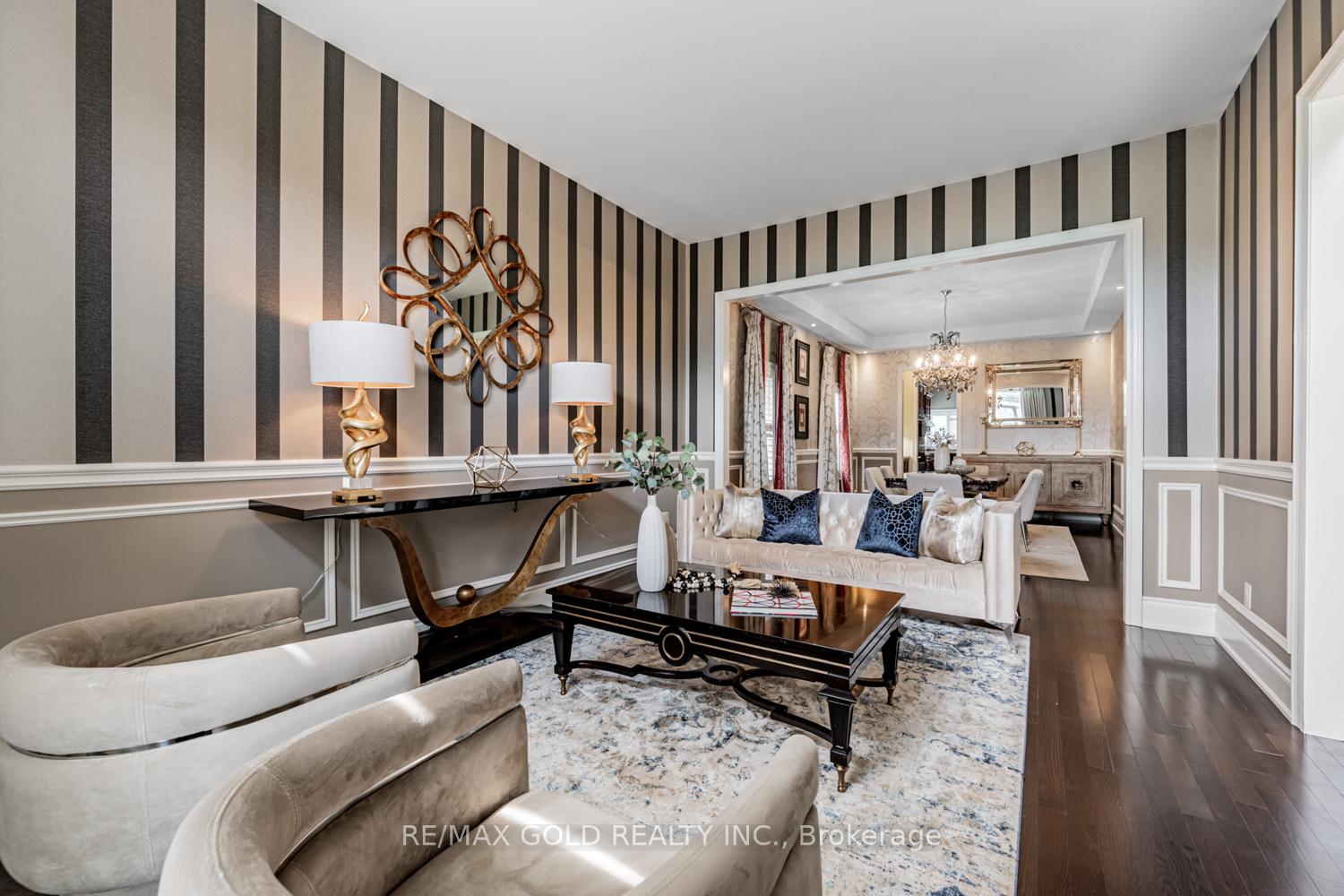 Photo 5 of 54 Viewmount Crescent, Brampton, Snelgrove — HOMEH