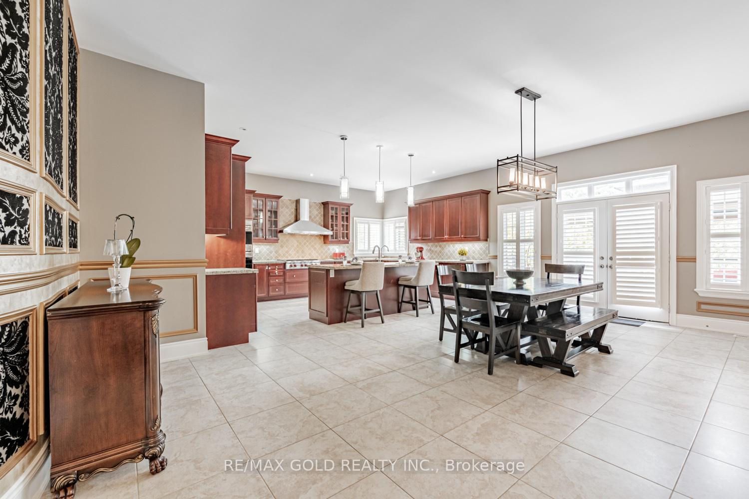 Photo 10 of 54 Viewmount Crescent, Brampton, Snelgrove — HOMEH