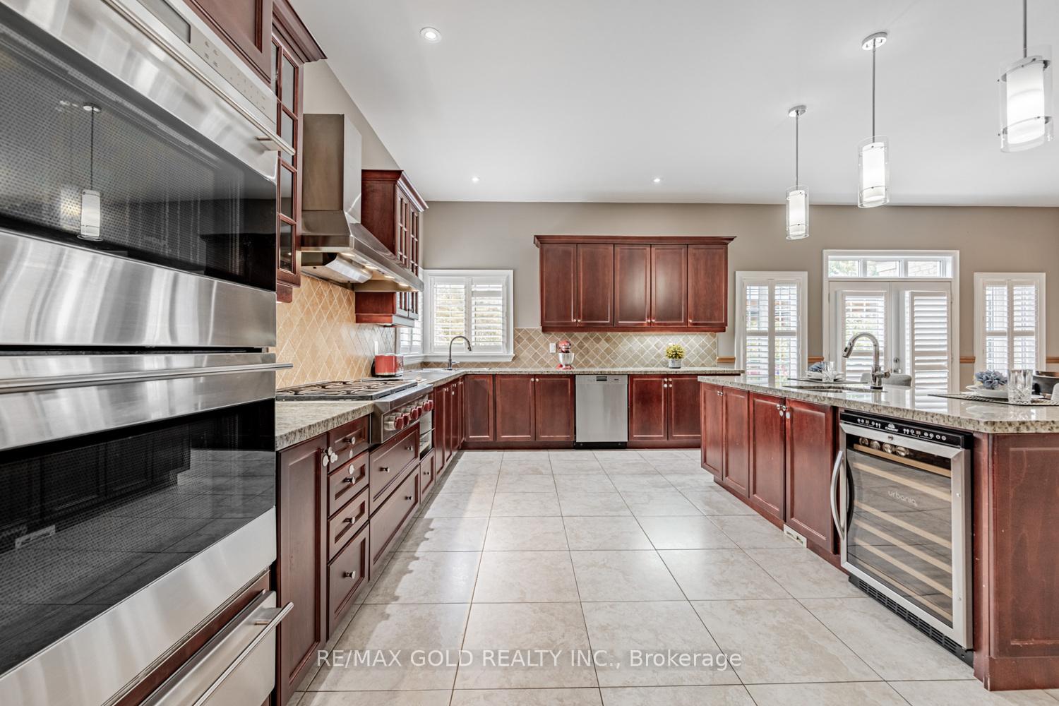 Photo 16 of 54 Viewmount Crescent, Brampton, Snelgrove — HOMEH