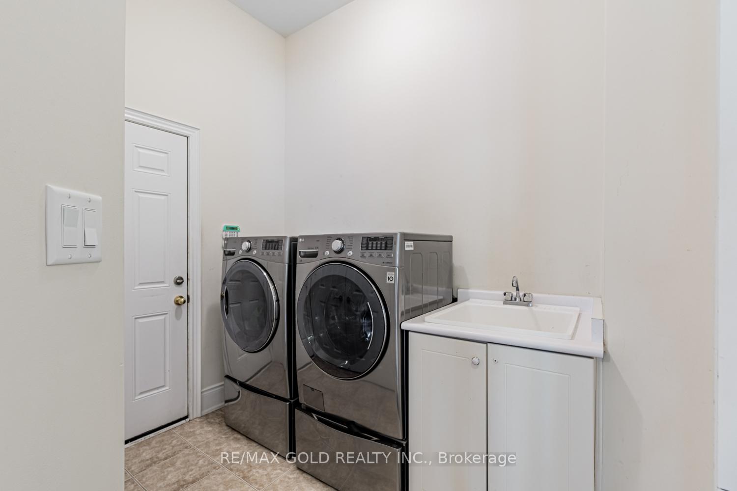 Photo 22 of 54 Viewmount Crescent, Brampton, Snelgrove — HOMEH