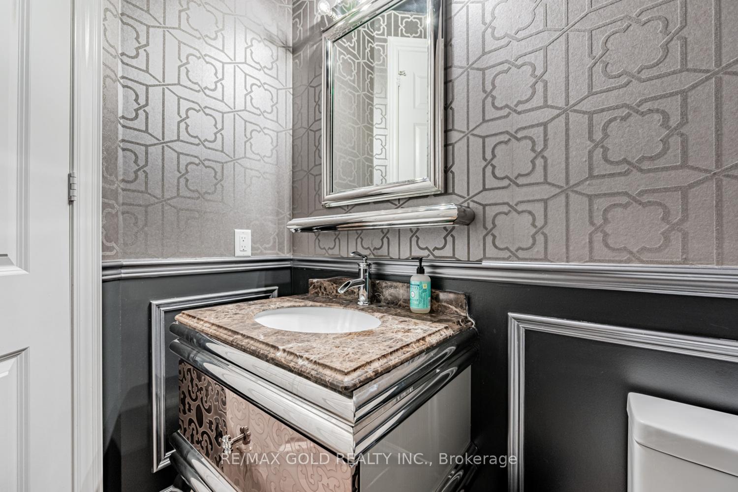 Photo 17 of 54 Viewmount Crescent, Brampton, Snelgrove — HOMEH