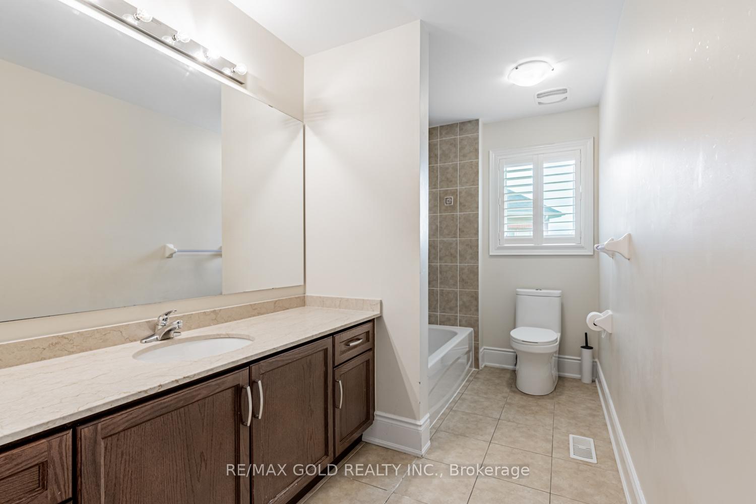 Photo 23 of 54 Viewmount Crescent, Brampton, Snelgrove — HOMEH
