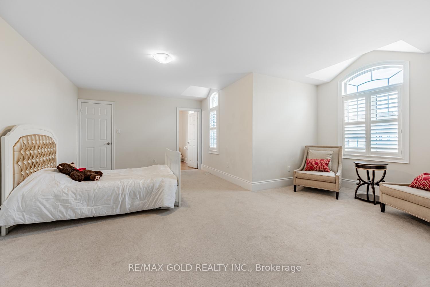Photo 24 of 54 Viewmount Crescent, Brampton, Snelgrove — HOMEH