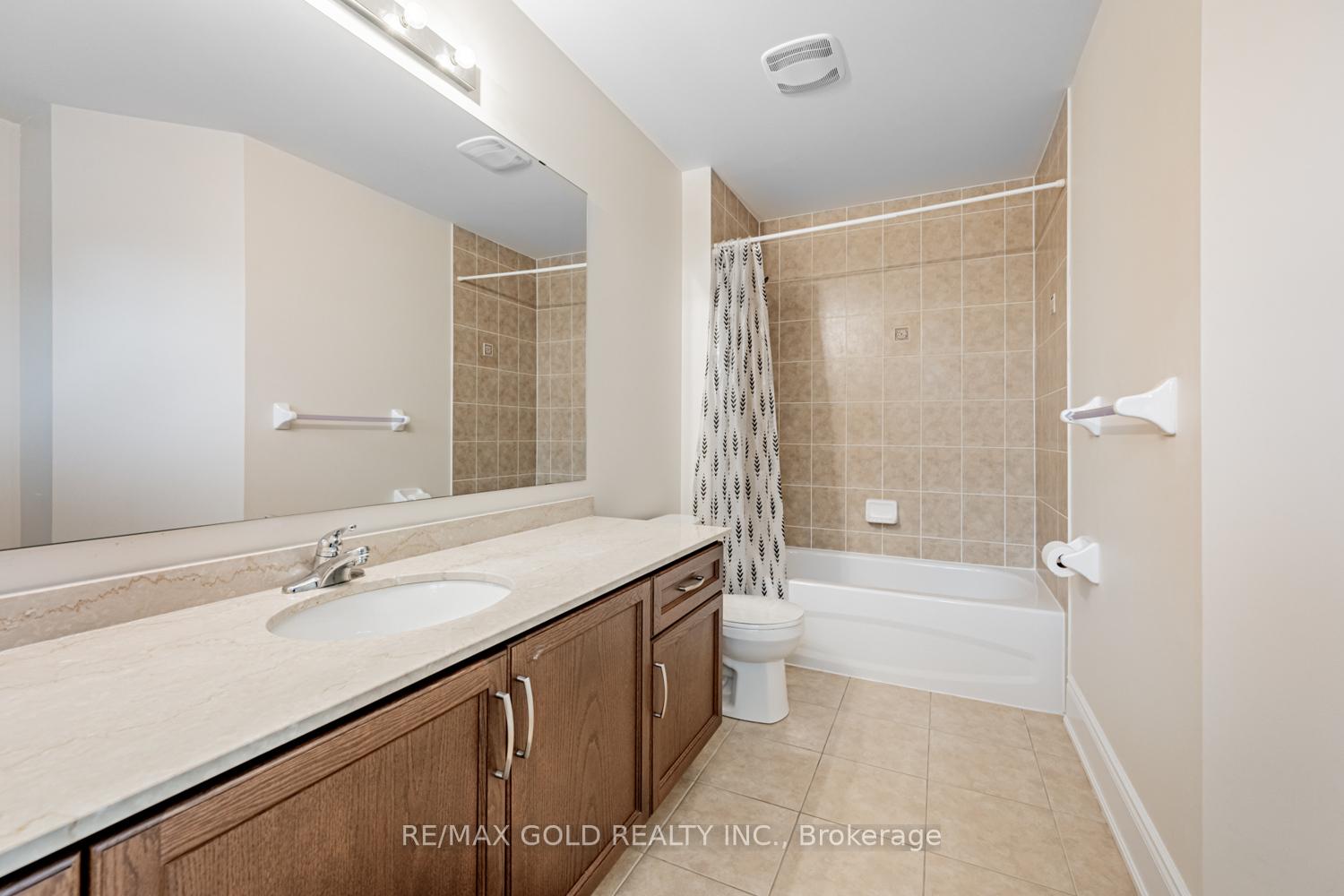 Photo 28 of 54 Viewmount Crescent, Brampton, Snelgrove — HOMEH