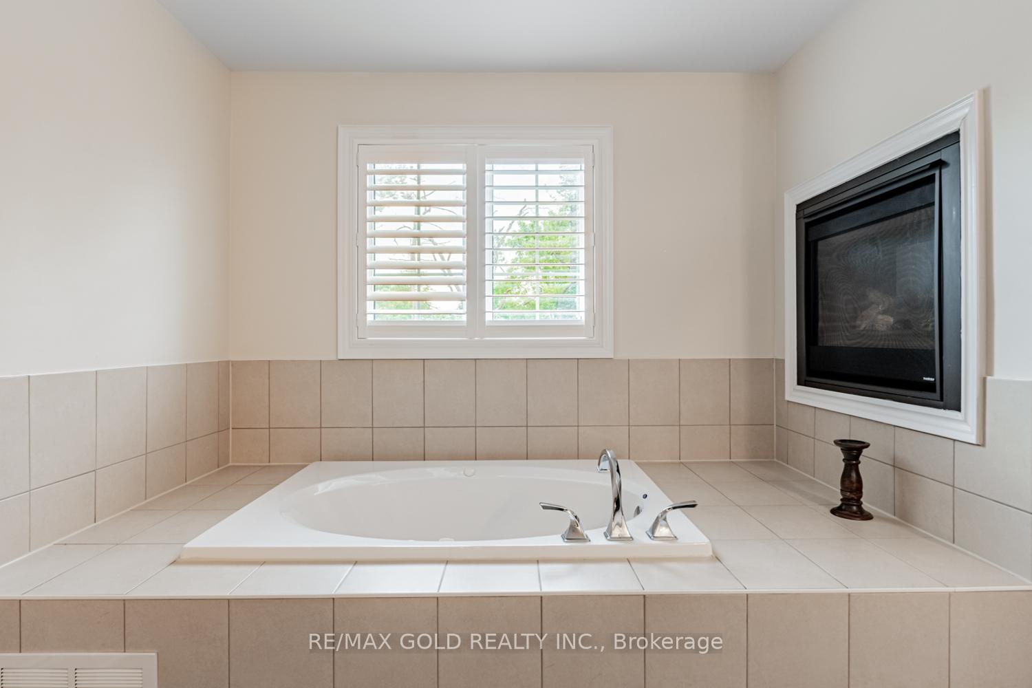 Photo 32 of 54 Viewmount Crescent, Brampton, Snelgrove — HOMEH