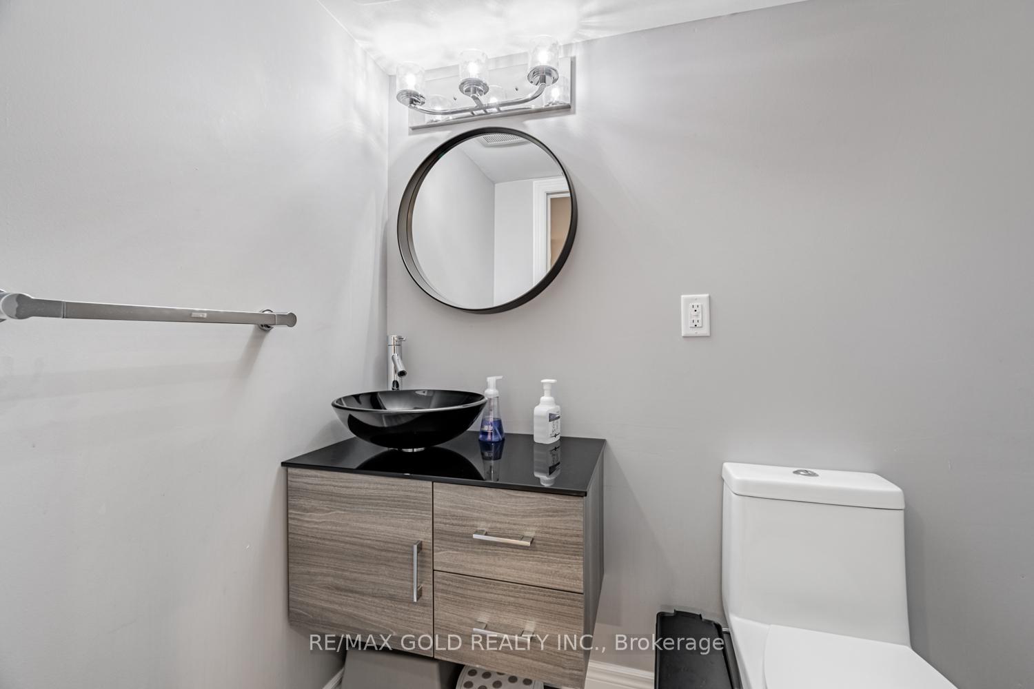 Photo 36 of 54 Viewmount Crescent, Brampton, Snelgrove — HOMEH