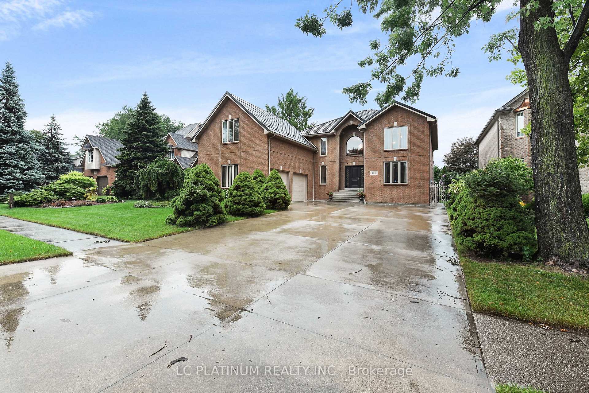 Photo 3 of 315 Majestic Drive S, Tecumseh — HOMEH