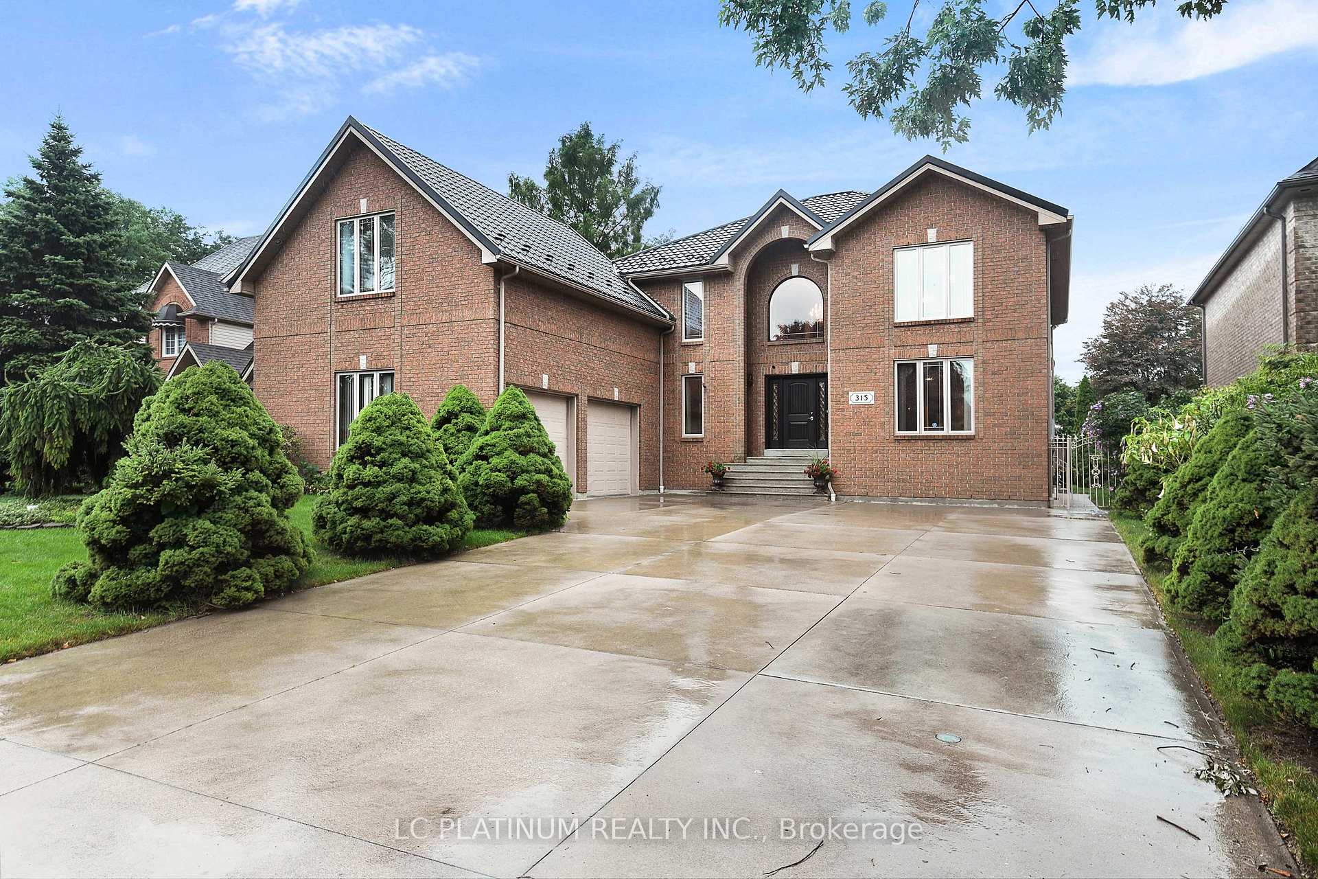 Photo 2 of 315 Majestic Drive S, Tecumseh — HOMEH