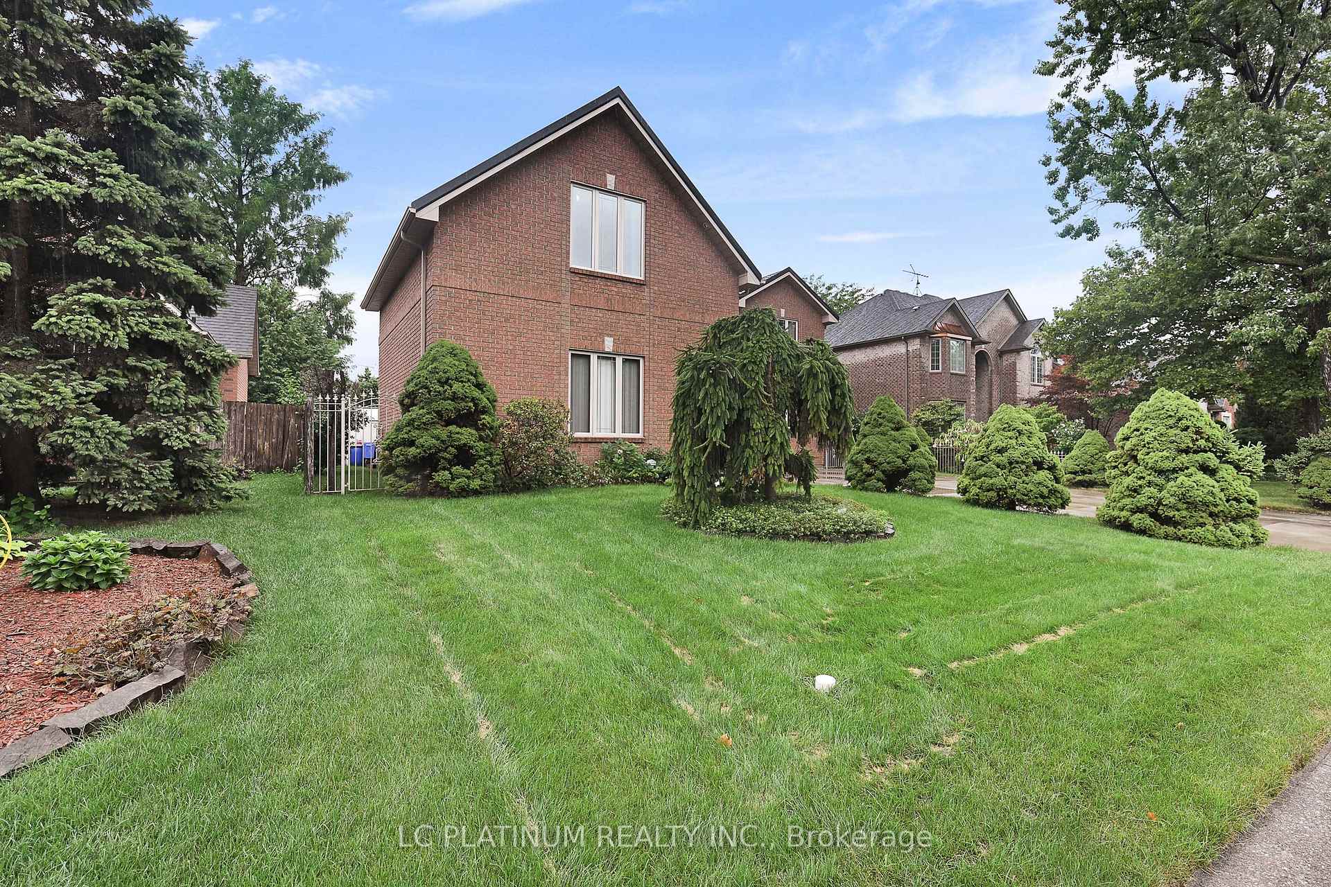 Photo 4 of 315 Majestic Drive S, Tecumseh — HOMEH