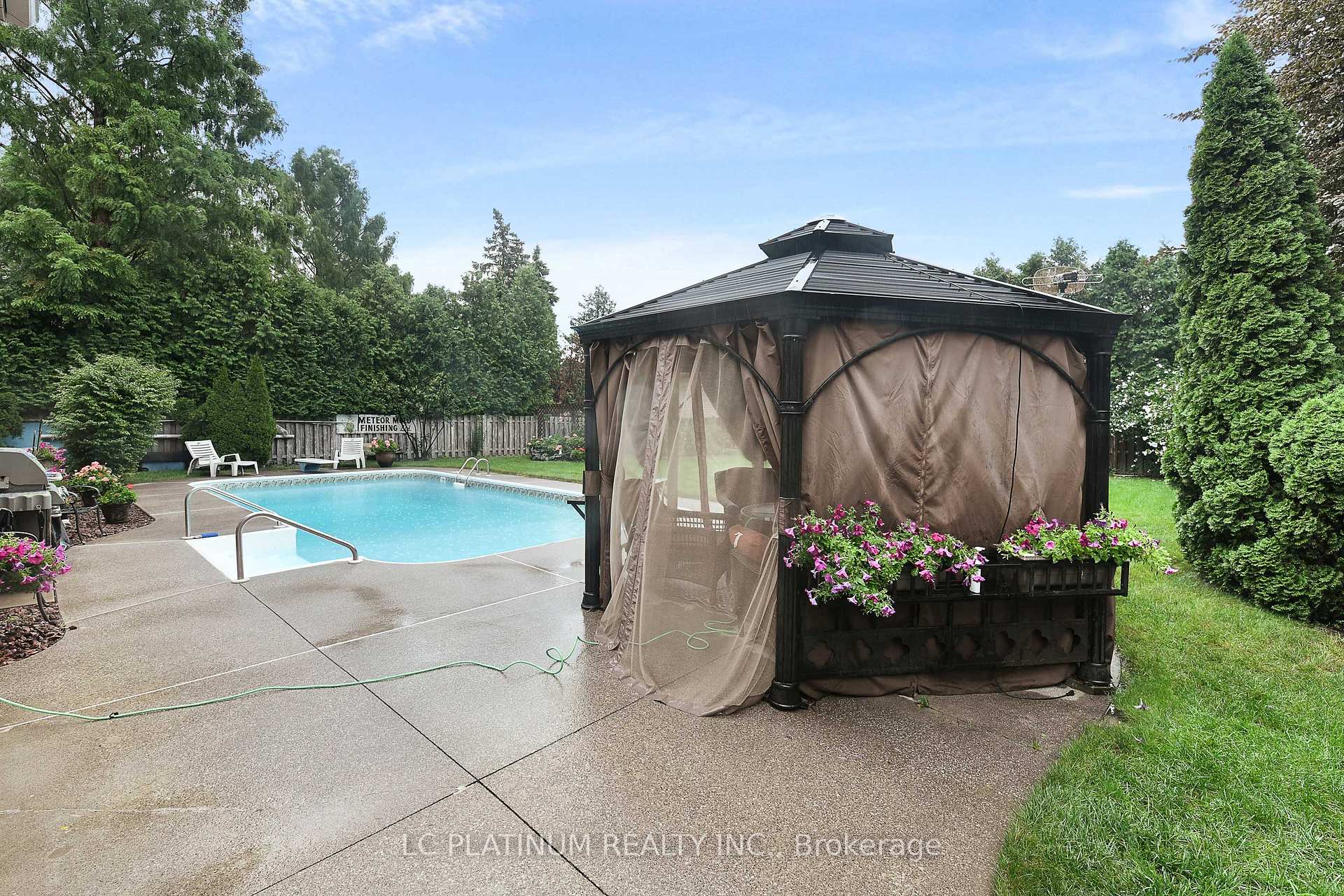 Photo 5 of 315 Majestic Drive S, Tecumseh — HOMEH