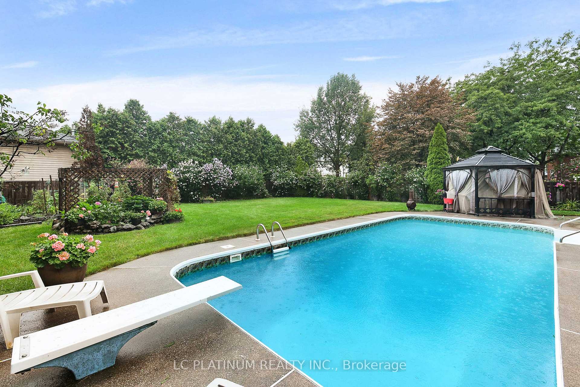 Photo 6 of 315 Majestic Drive S, Tecumseh — HOMEH