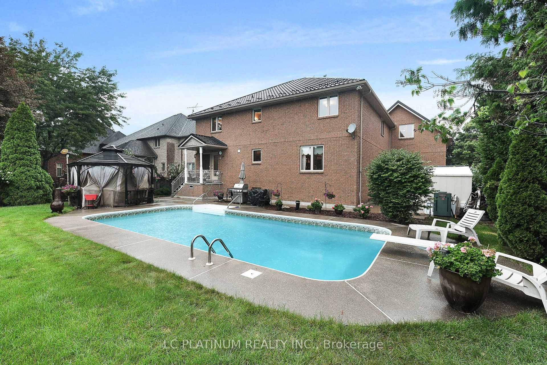 Photo 7 of 315 Majestic Drive S, Tecumseh — HOMEH