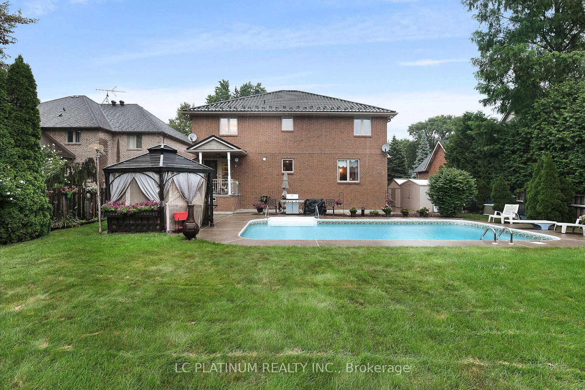 Photo 8 of 315 Majestic Drive S, Tecumseh — HOMEH