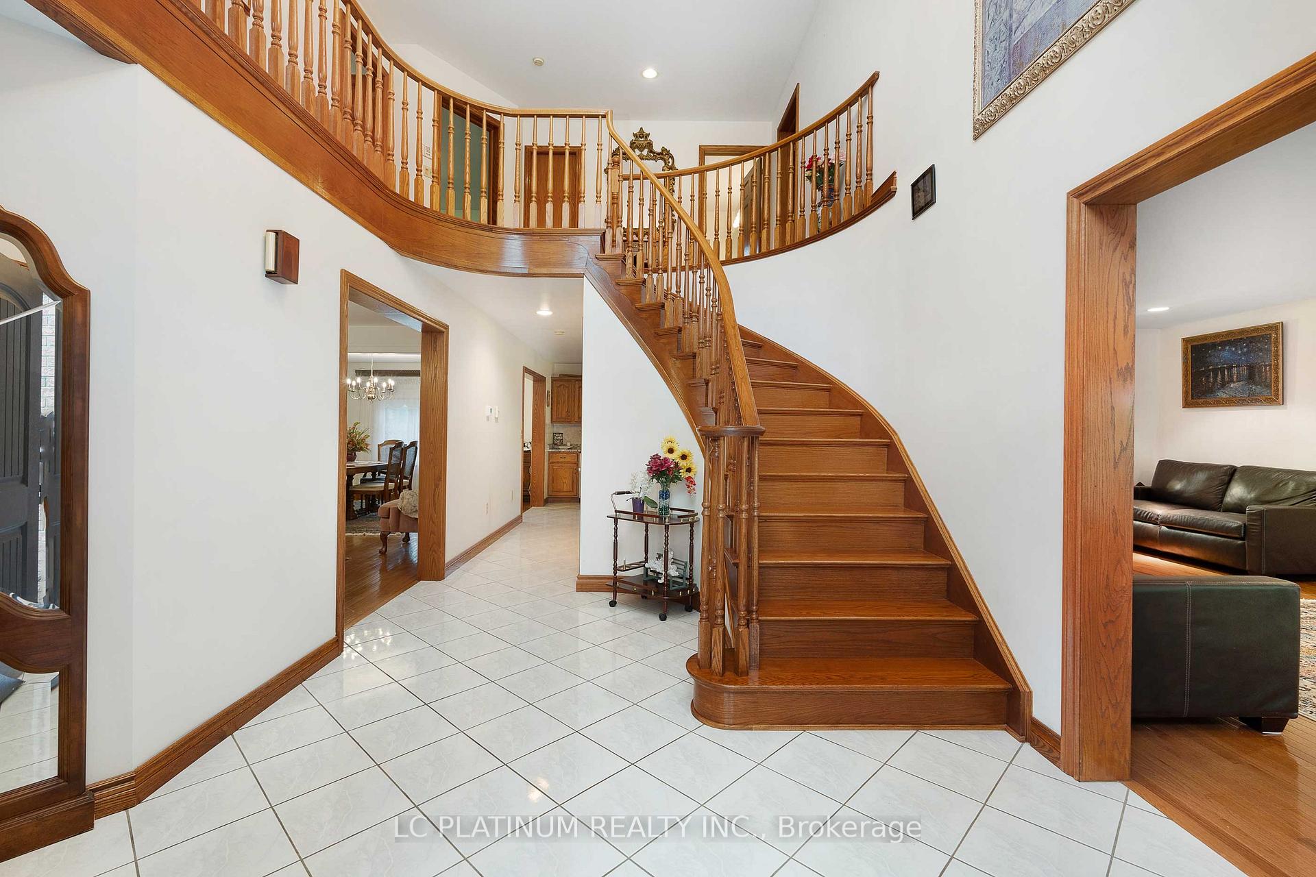 Photo 10 of 315 Majestic Drive S, Tecumseh — HOMEH