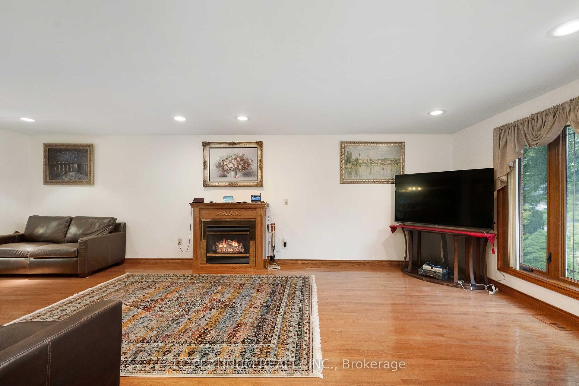 Photo 11 of 315 Majestic Drive S, Tecumseh — HOMEH