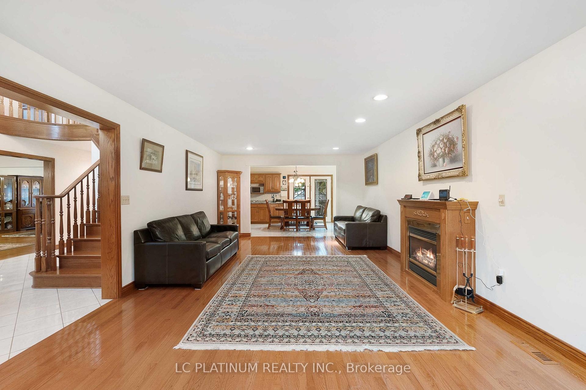 Photo 13 of 315 Majestic Drive S, Tecumseh — HOMEH