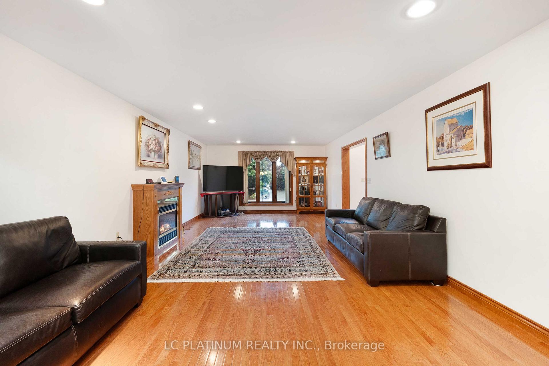 Photo 15 of 315 Majestic Drive S, Tecumseh — HOMEH