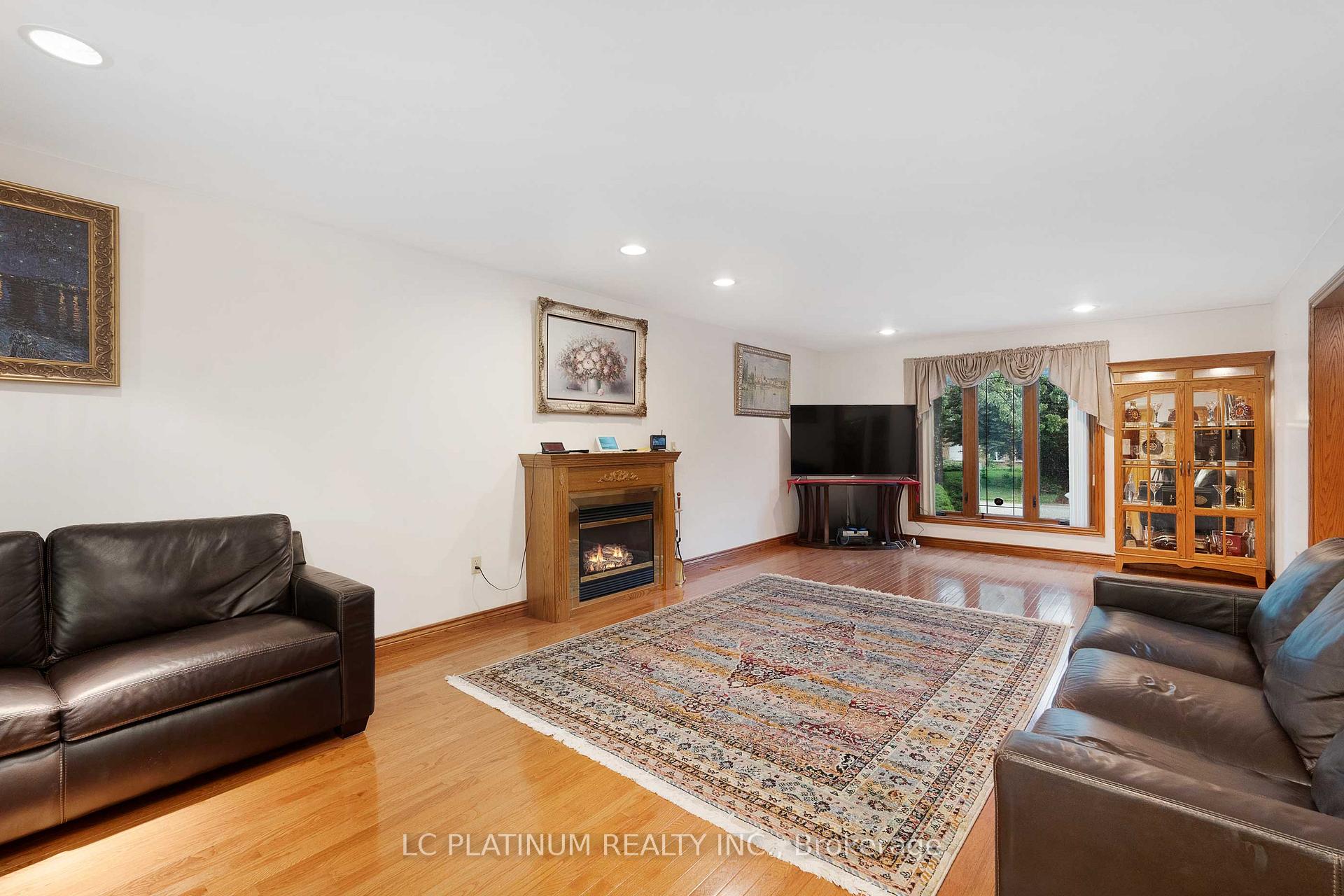 Photo 16 of 315 Majestic Drive S, Tecumseh — HOMEH