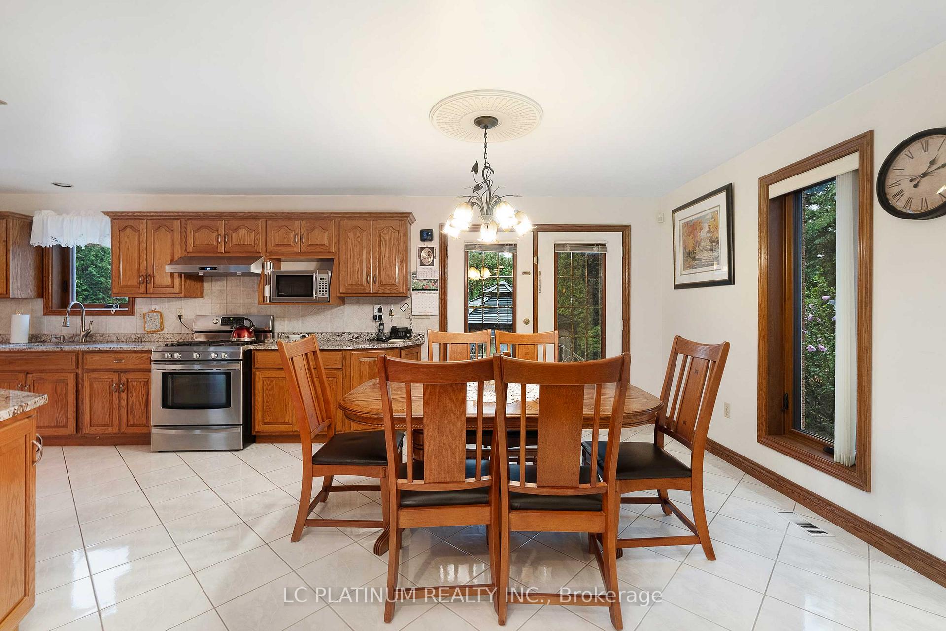 Photo 18 of 315 Majestic Drive S, Tecumseh — HOMEH