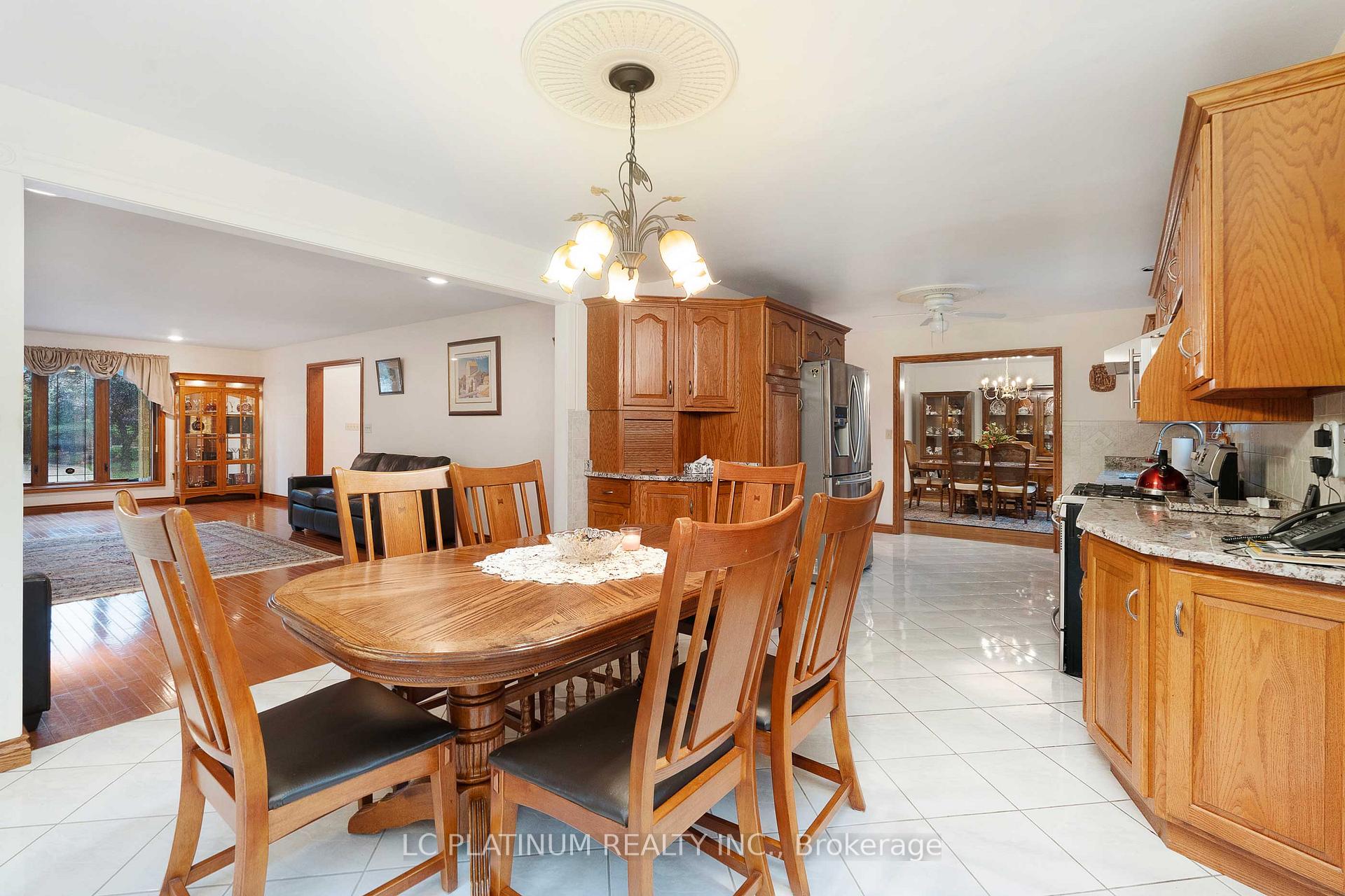 Photo 19 of 315 Majestic Drive S, Tecumseh — HOMEH