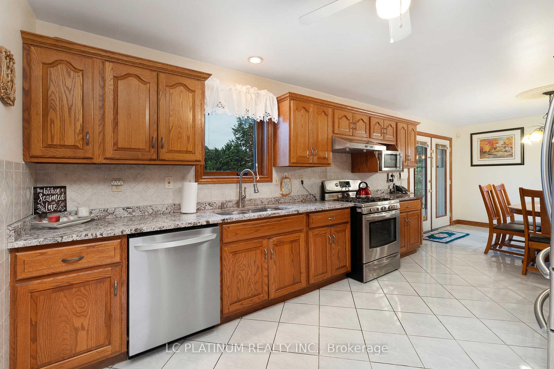 Photo 22 of 315 Majestic Drive S, Tecumseh — HOMEH