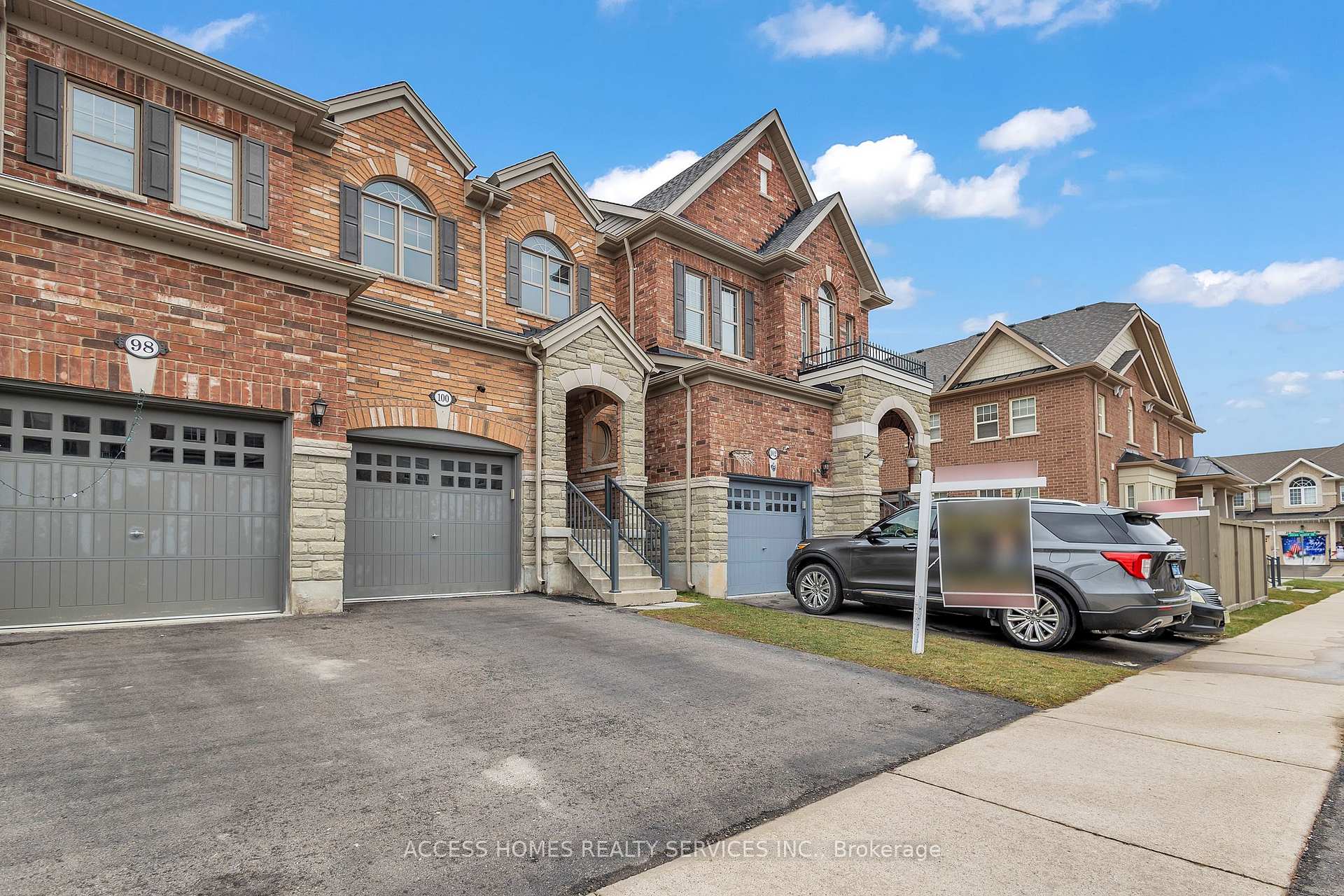 Photo 5 of 100 Padbury Trail, Brampton, Northwest Brampton — HOMEH