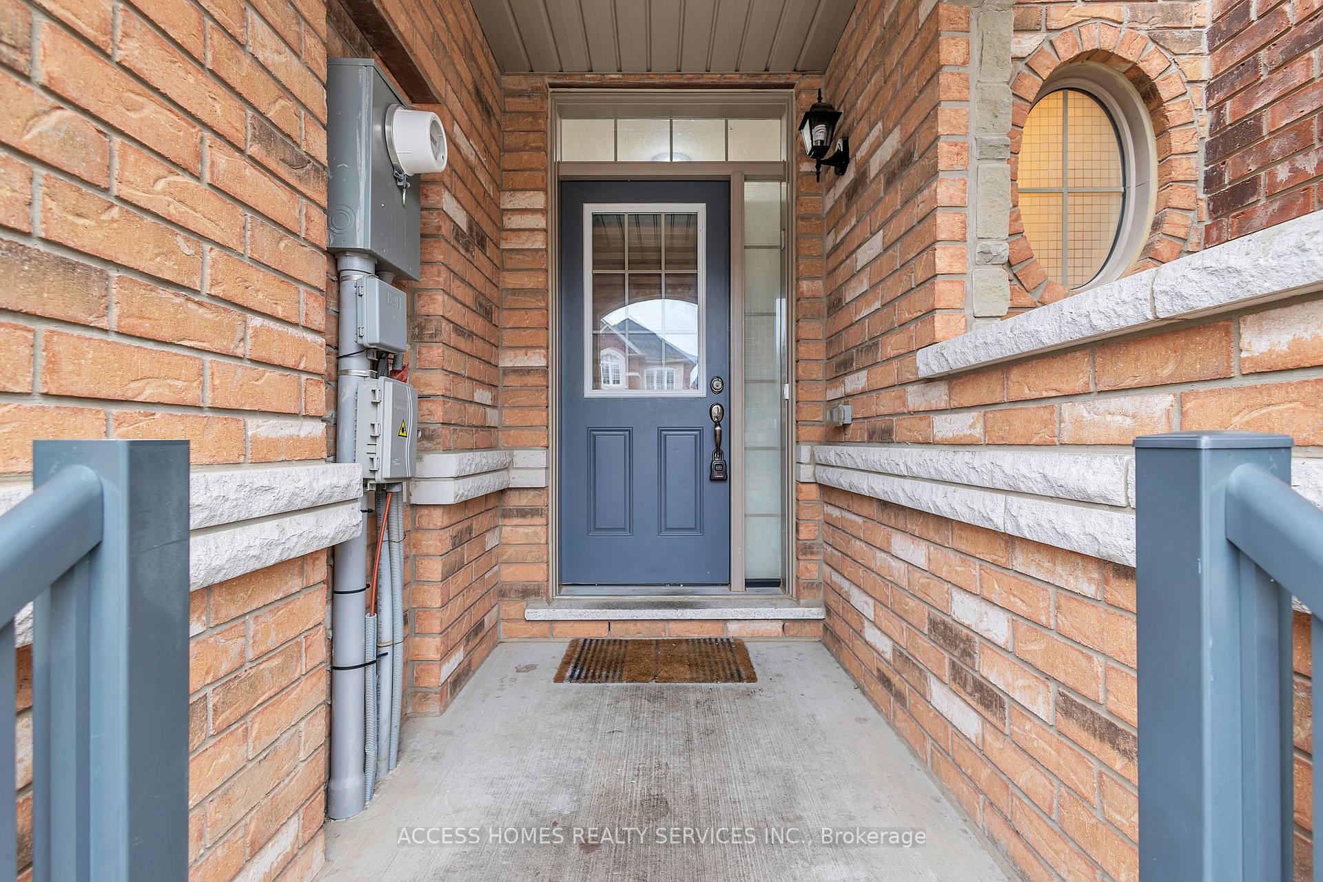 Photo 3 of 100 Padbury Trail, Brampton, Northwest Brampton — HOMEH