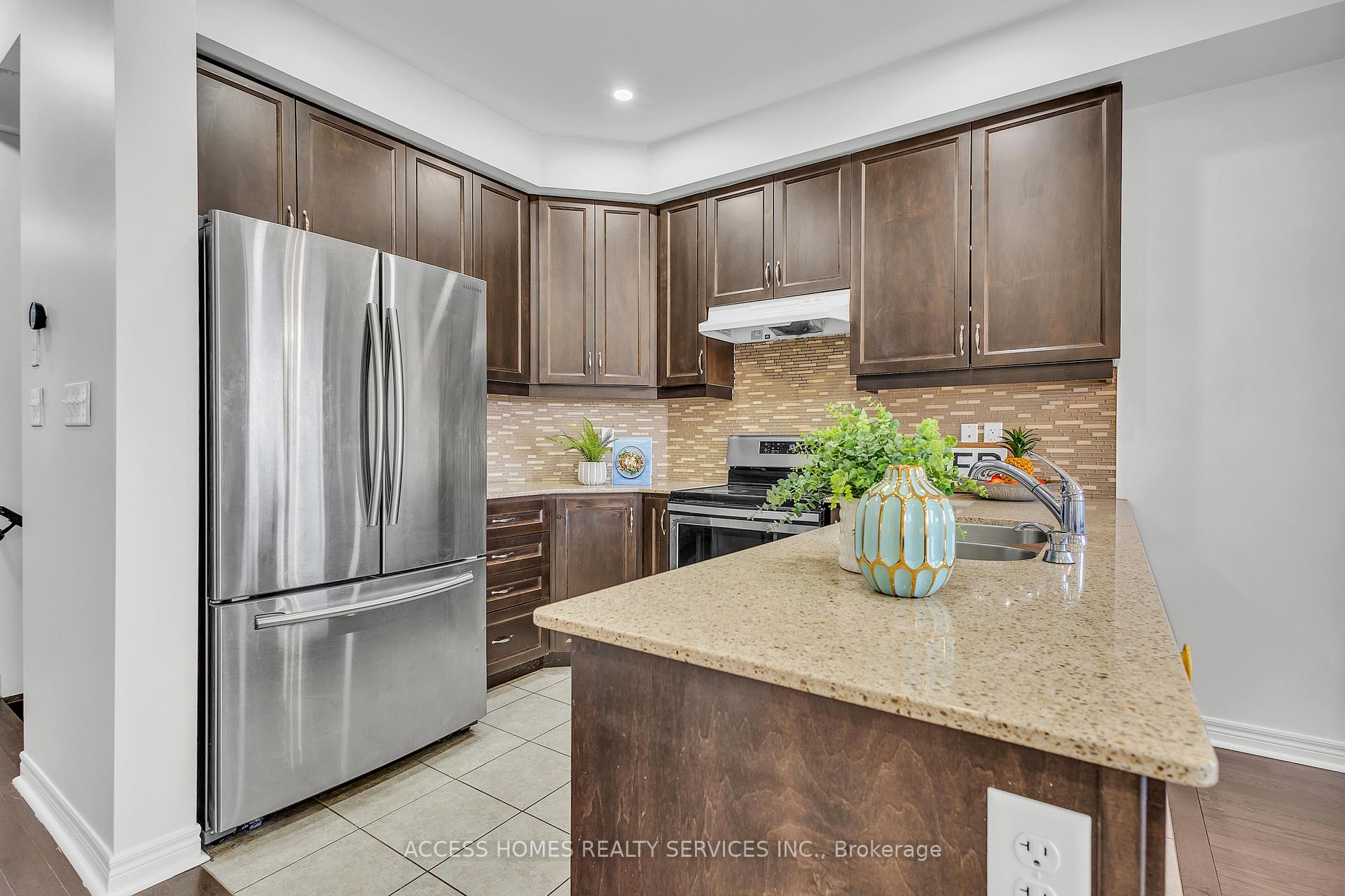 Photo 13 of 100 Padbury Trail, Brampton, Northwest Brampton — HOMEH