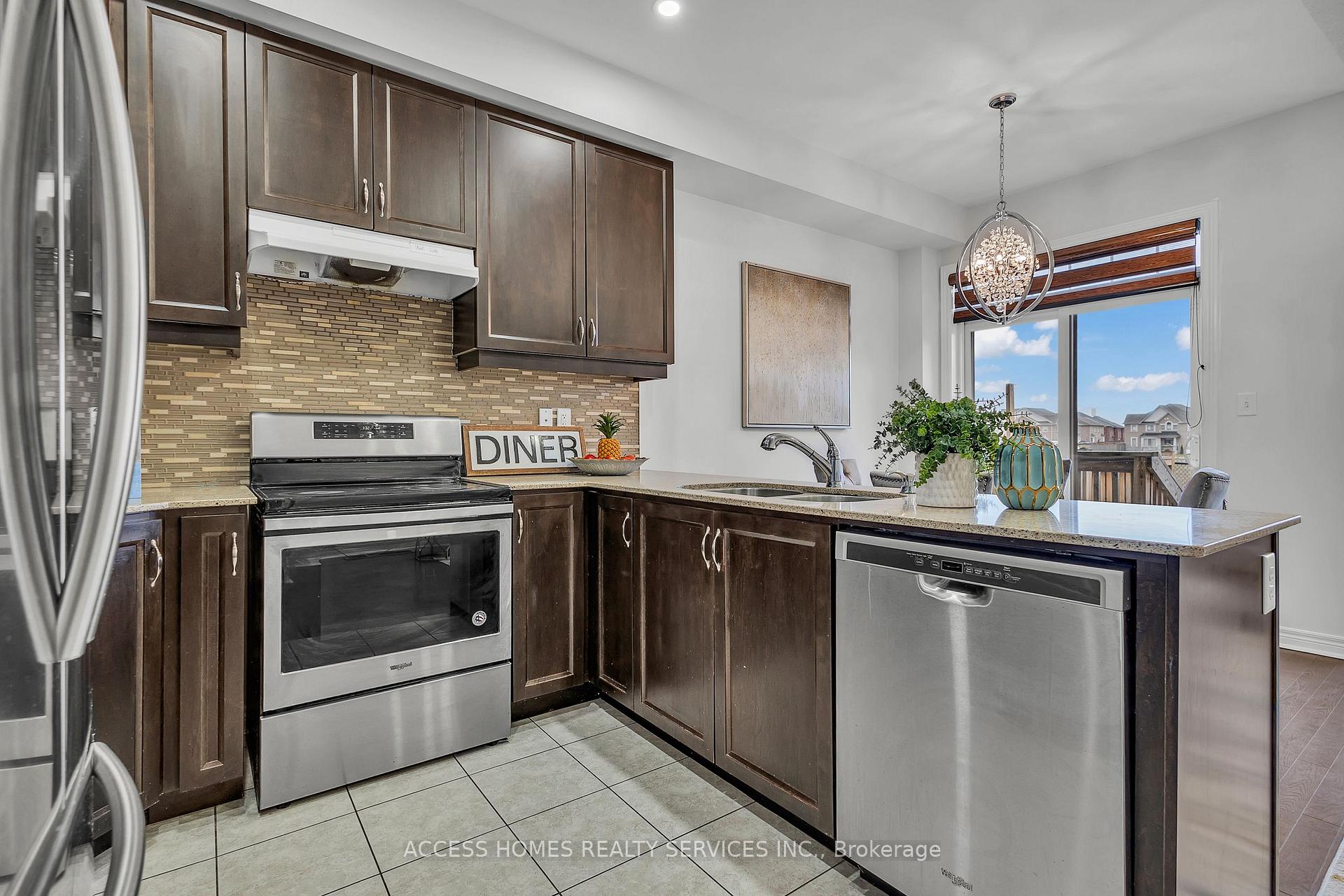 Photo 17 of 100 Padbury Trail, Brampton, Northwest Brampton — HOMEH