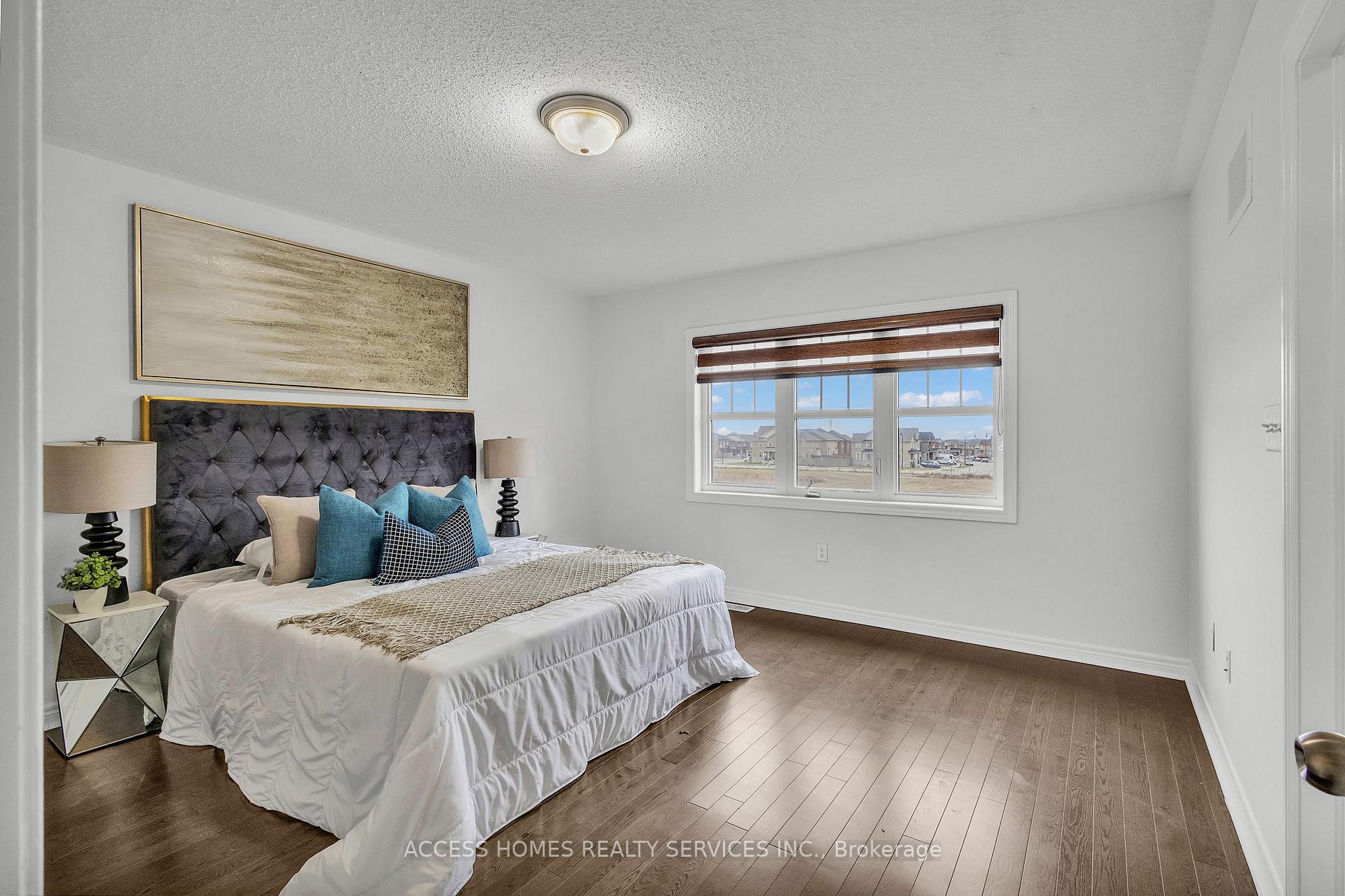 Photo 19 of 100 Padbury Trail, Brampton, Northwest Brampton — HOMEH