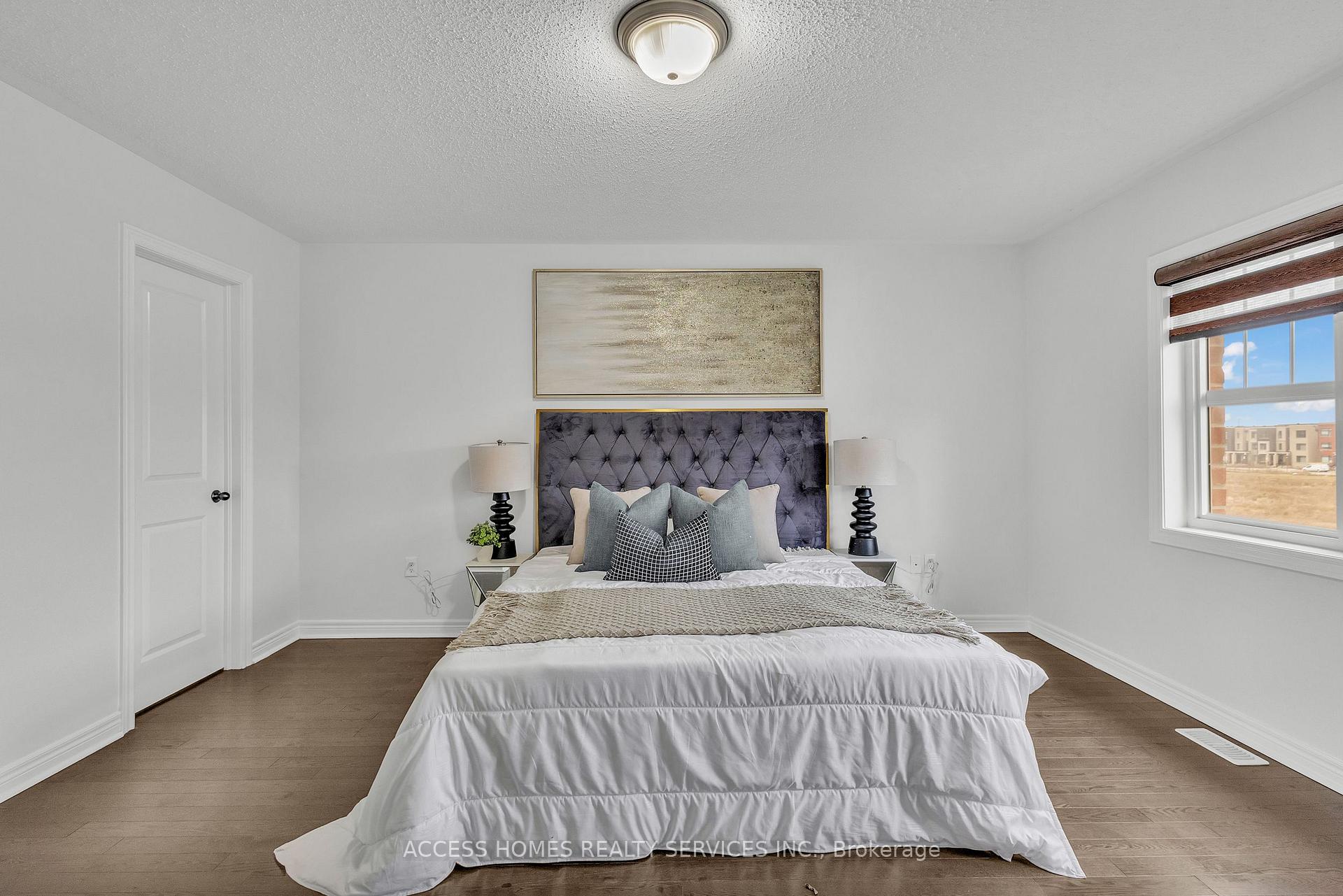 Photo 18 of 100 Padbury Trail, Brampton, Northwest Brampton — HOMEH