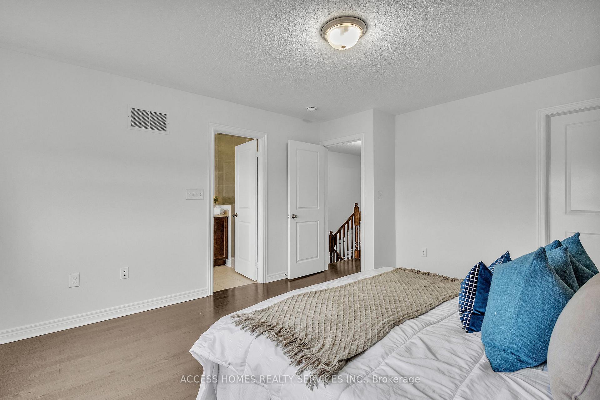 Photo 20 of 100 Padbury Trail, Brampton, Northwest Brampton — HOMEH