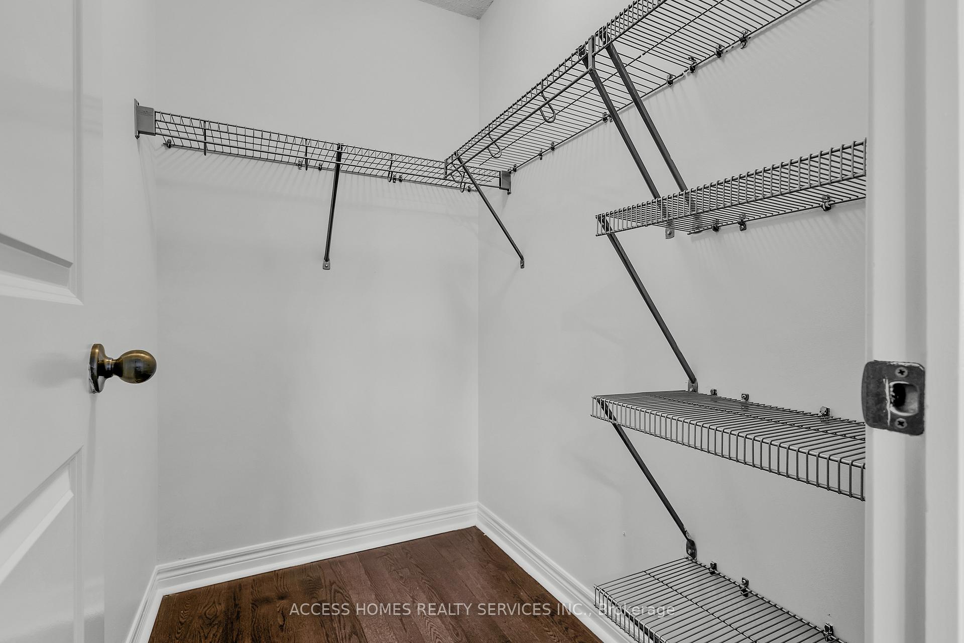 Photo 23 of 100 Padbury Trail, Brampton, Northwest Brampton — HOMEH