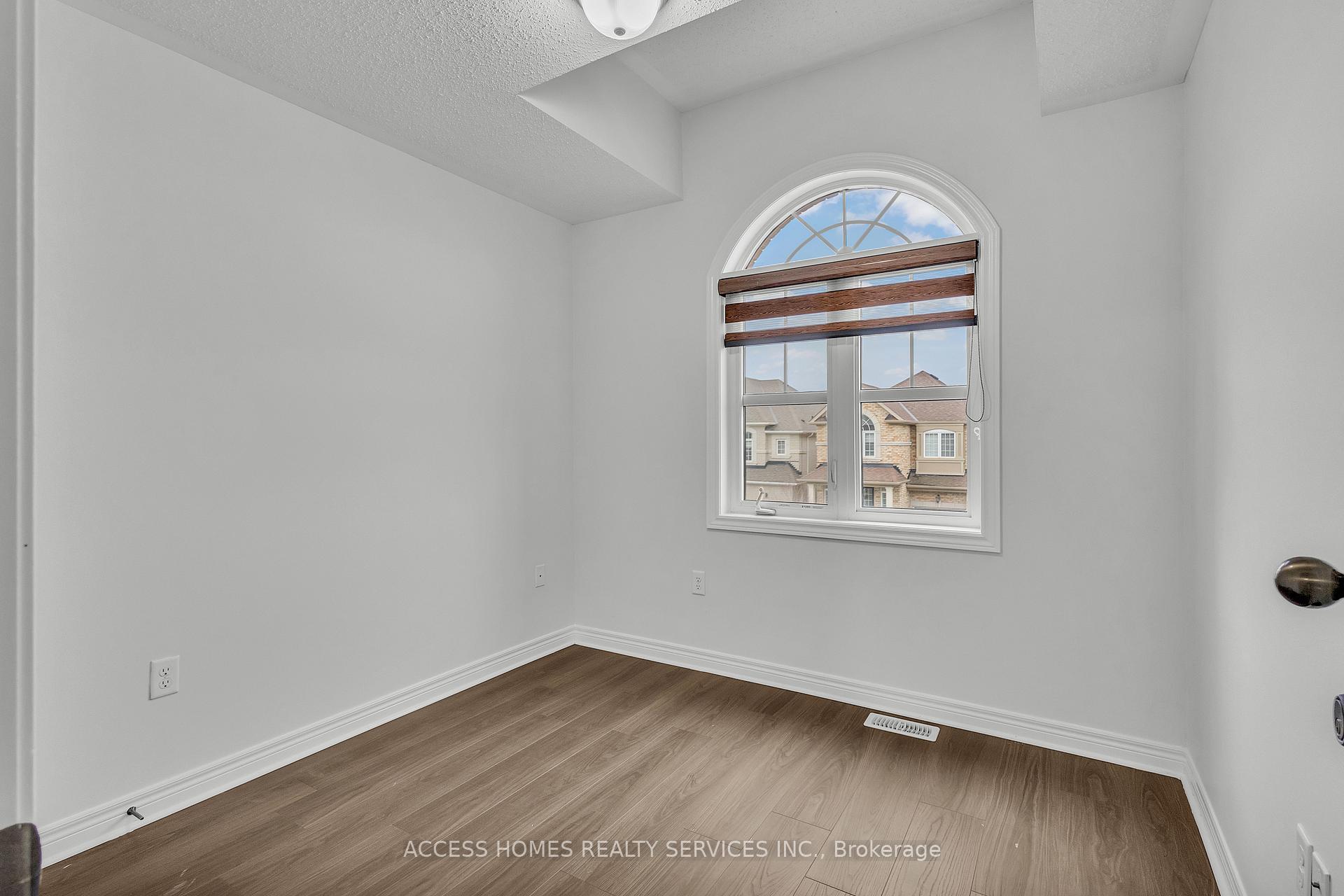 Photo 27 of 100 Padbury Trail, Brampton, Northwest Brampton — HOMEH