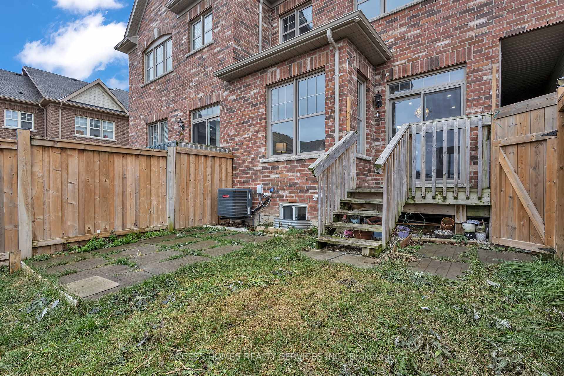 Photo 35 of 100 Padbury Trail, Brampton, Northwest Brampton — HOMEH
