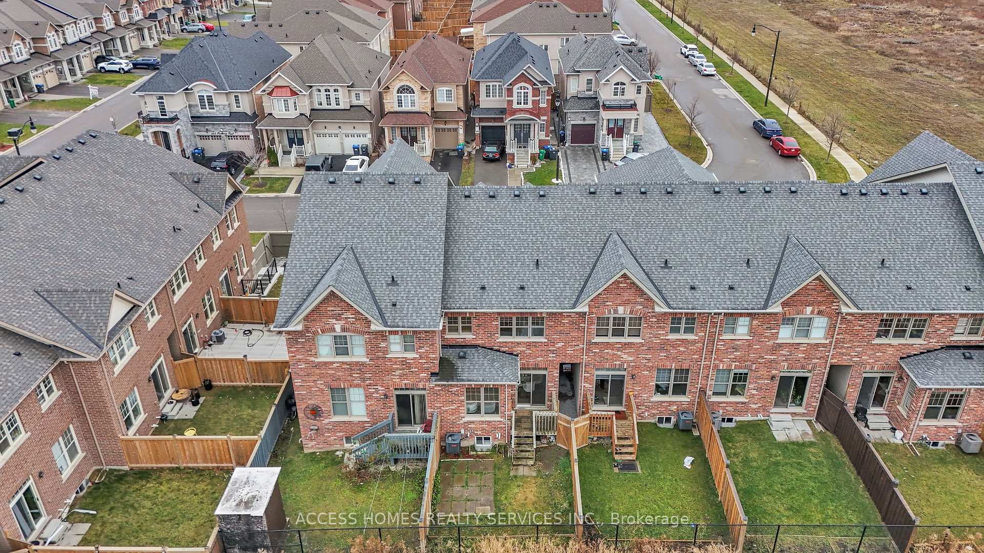 Photo 34 of 100 Padbury Trail, Brampton, Northwest Brampton — HOMEH