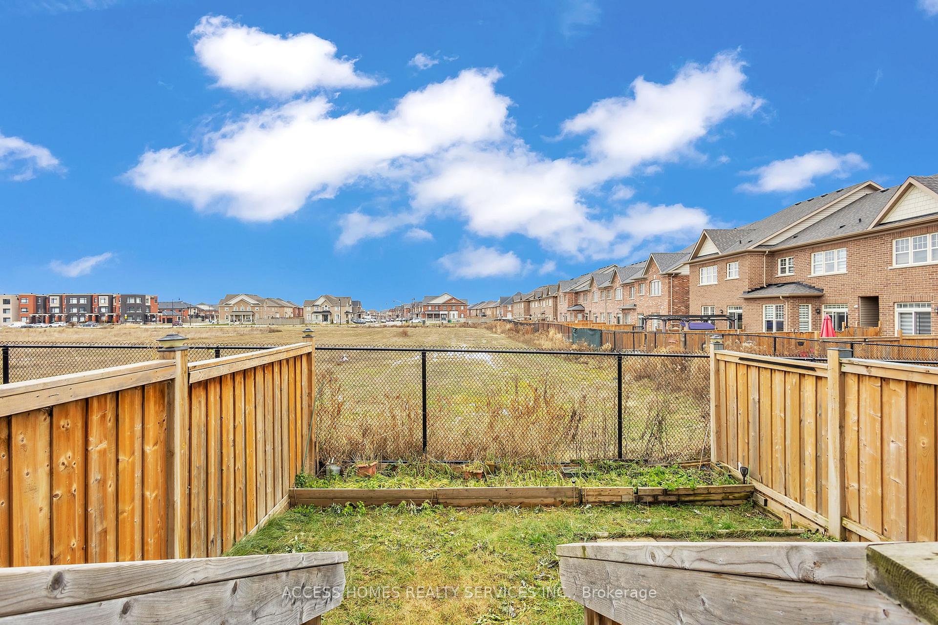 Photo 40 of 100 Padbury Trail, Brampton, Northwest Brampton — HOMEH