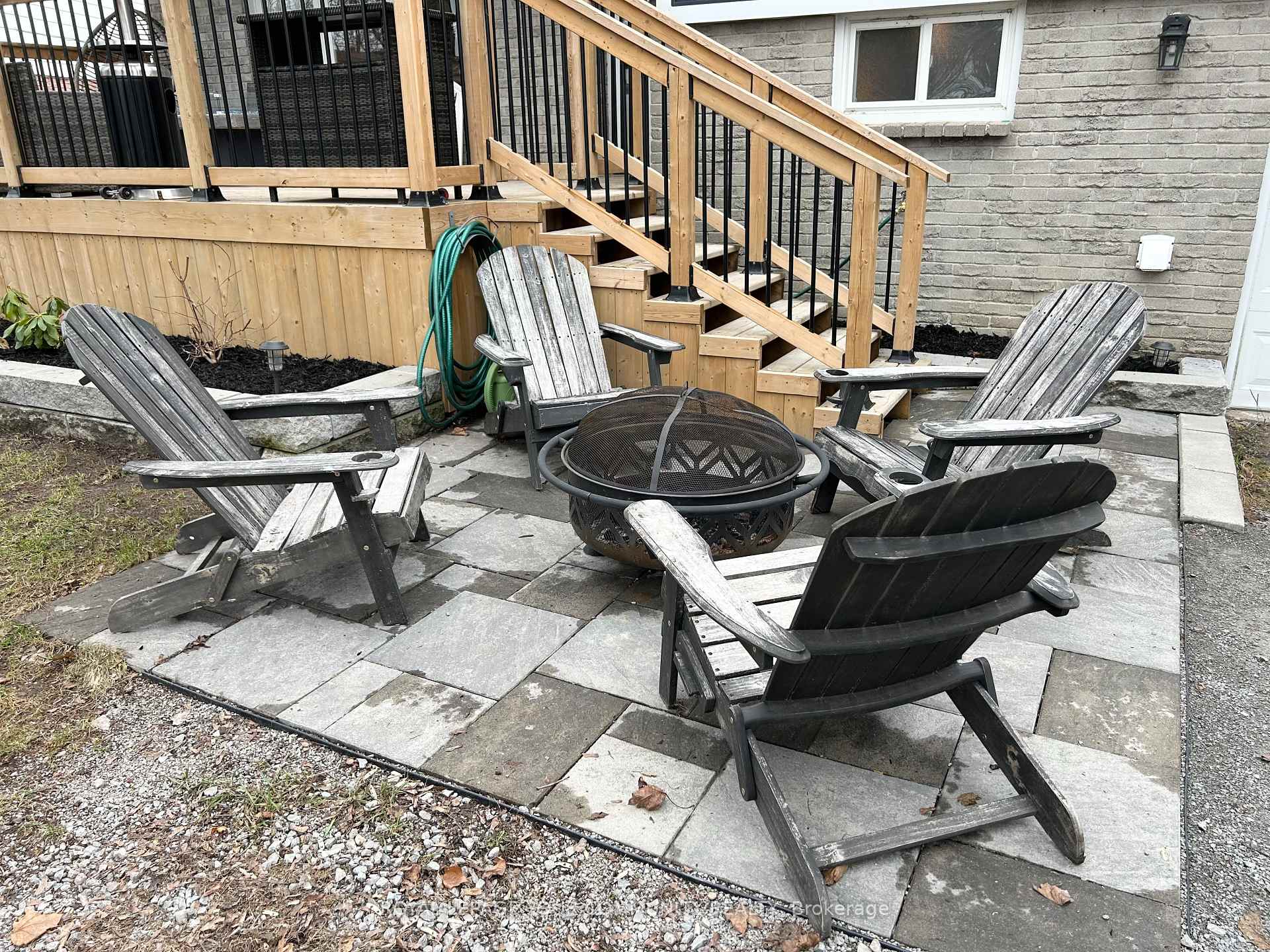 Photo 3 of 590 Highland Crescent, Brock, Beaverton — HOMEH