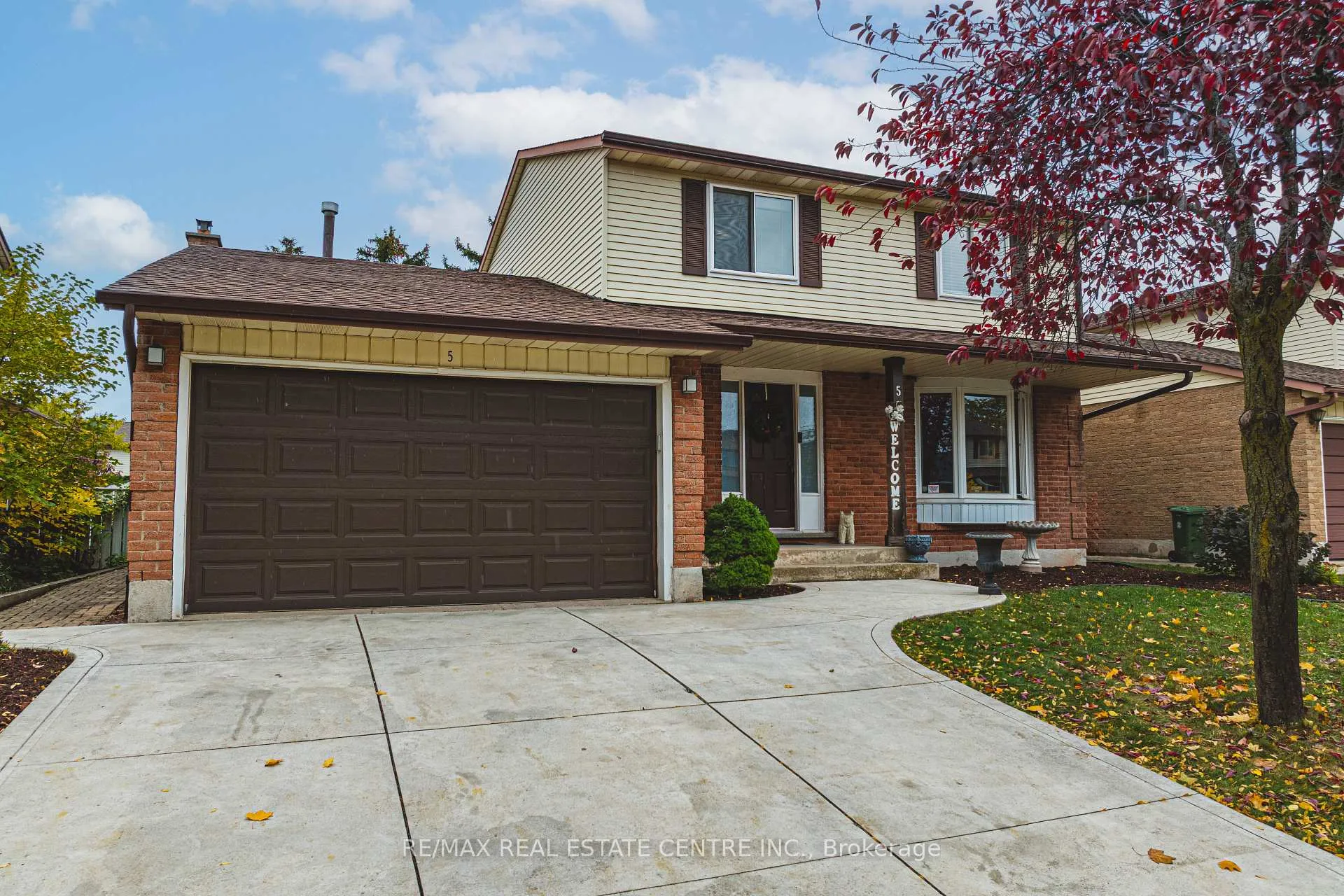Photo 2 of 5 Bing Crescent, Hamilton, Stoney Creek — HOMEH