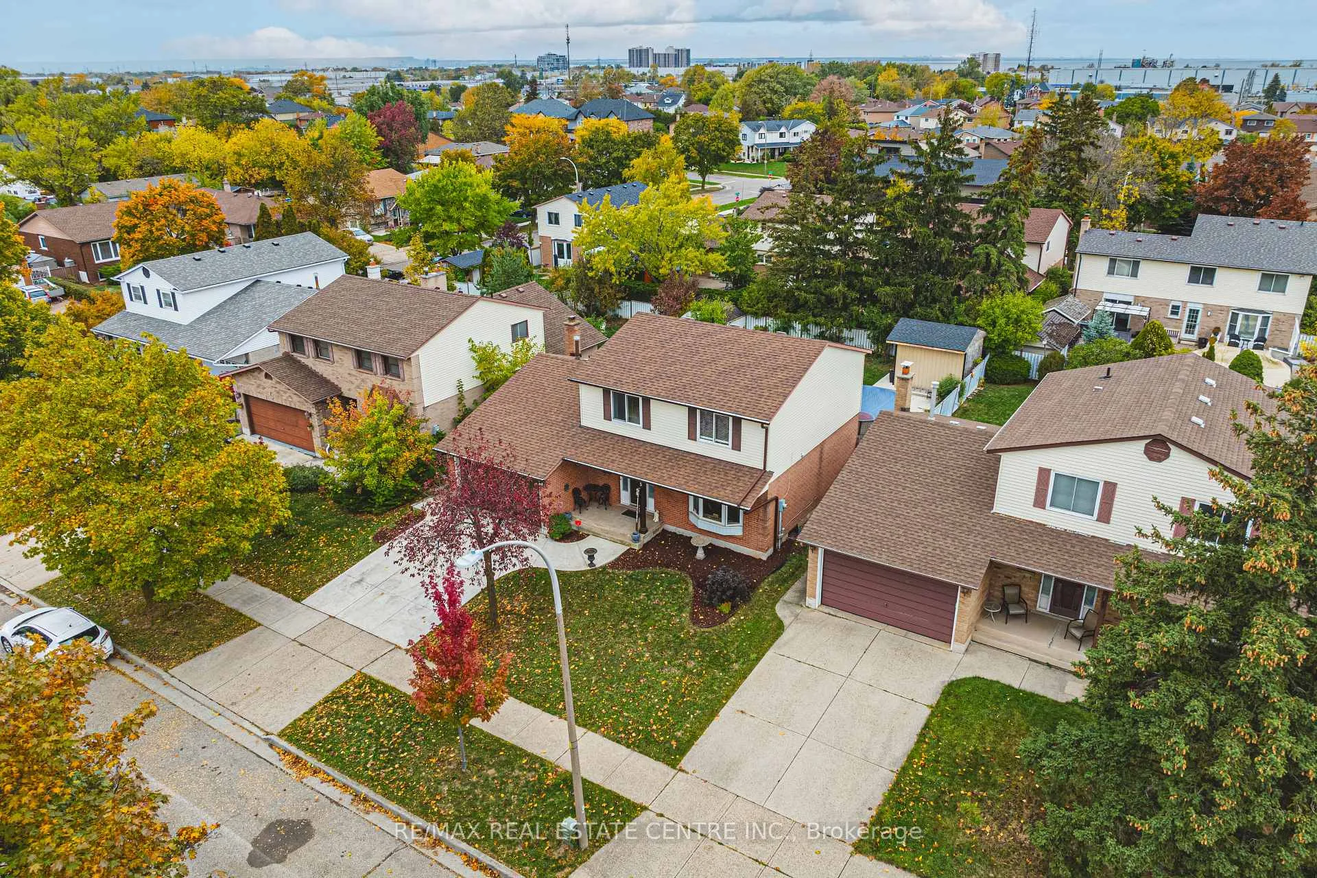 Photo 3 of 5 Bing Crescent, Hamilton, Stoney Creek — HOMEH