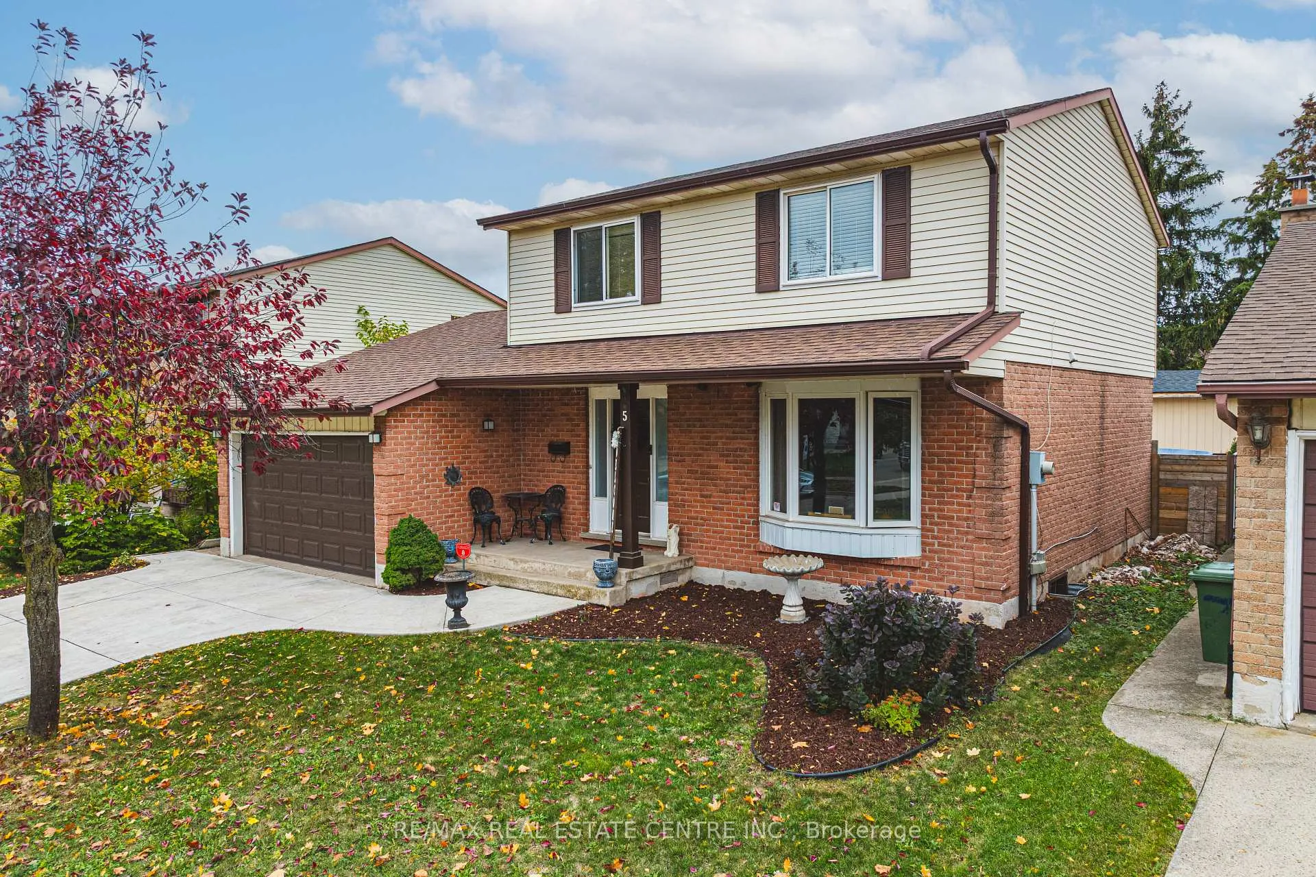 Photo 4 of 5 Bing Crescent, Hamilton, Stoney Creek — HOMEH