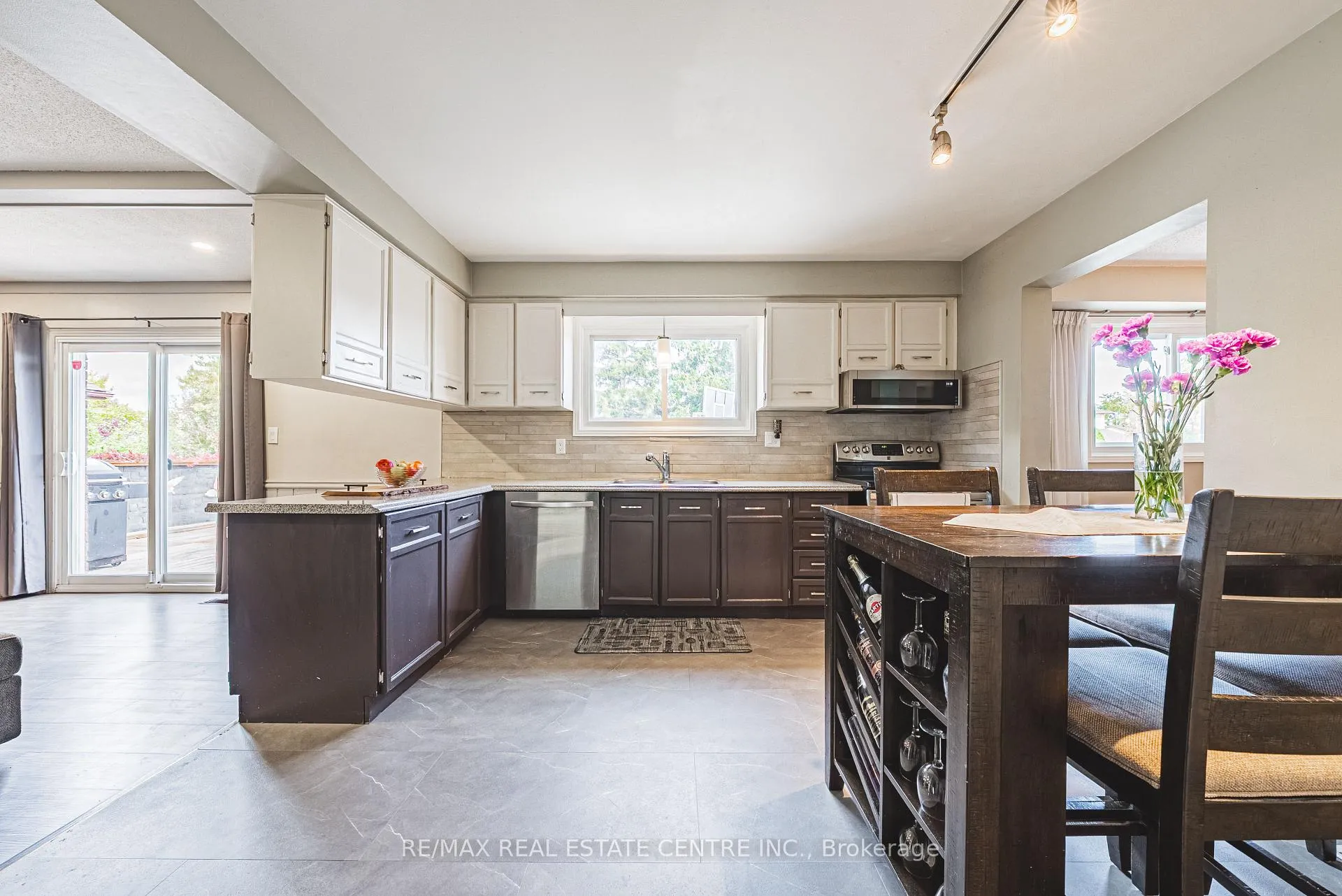 Photo 11 of 5 Bing Crescent, Hamilton, Stoney Creek — HOMEH