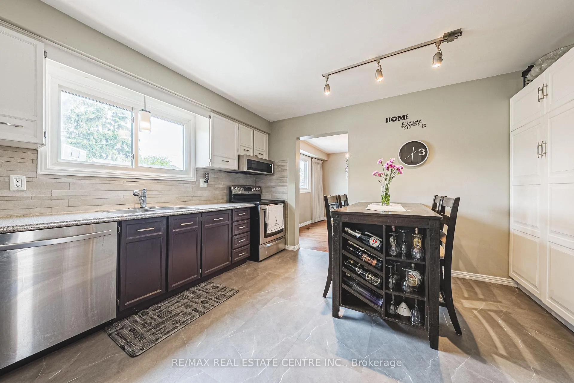 Photo 12 of 5 Bing Crescent, Hamilton, Stoney Creek — HOMEH
