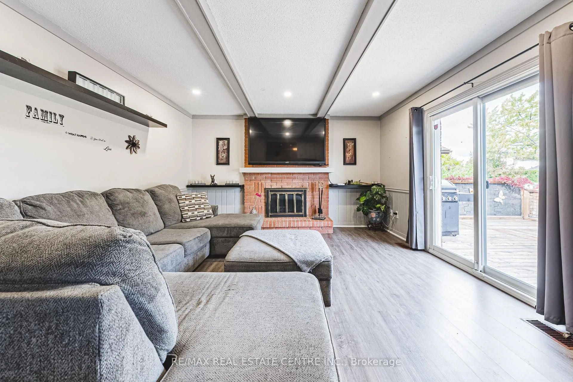 Photo 14 of 5 Bing Crescent, Hamilton, Stoney Creek — HOMEH
