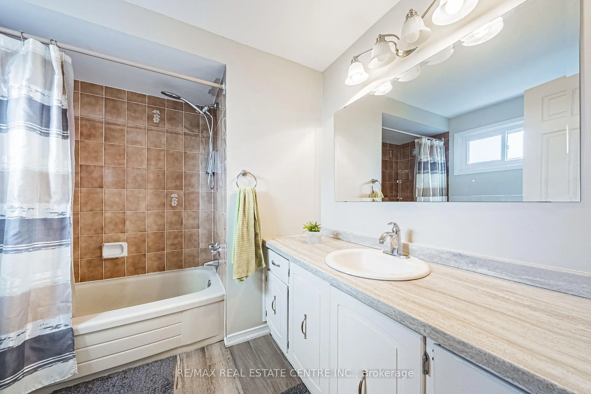 Photo 19 of 5 Bing Crescent, Hamilton, Stoney Creek — HOMEH